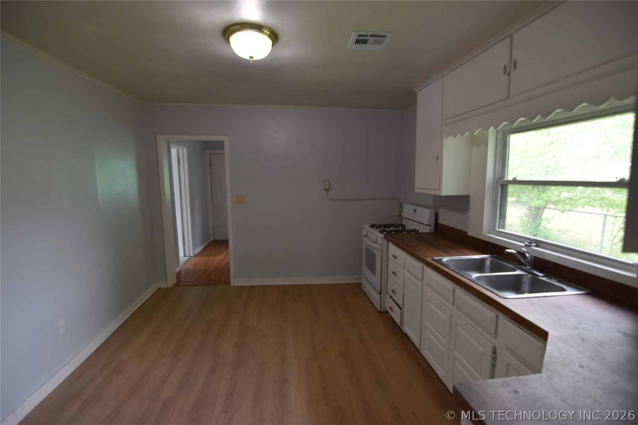 813 S Elm Avenue Property Photo 11