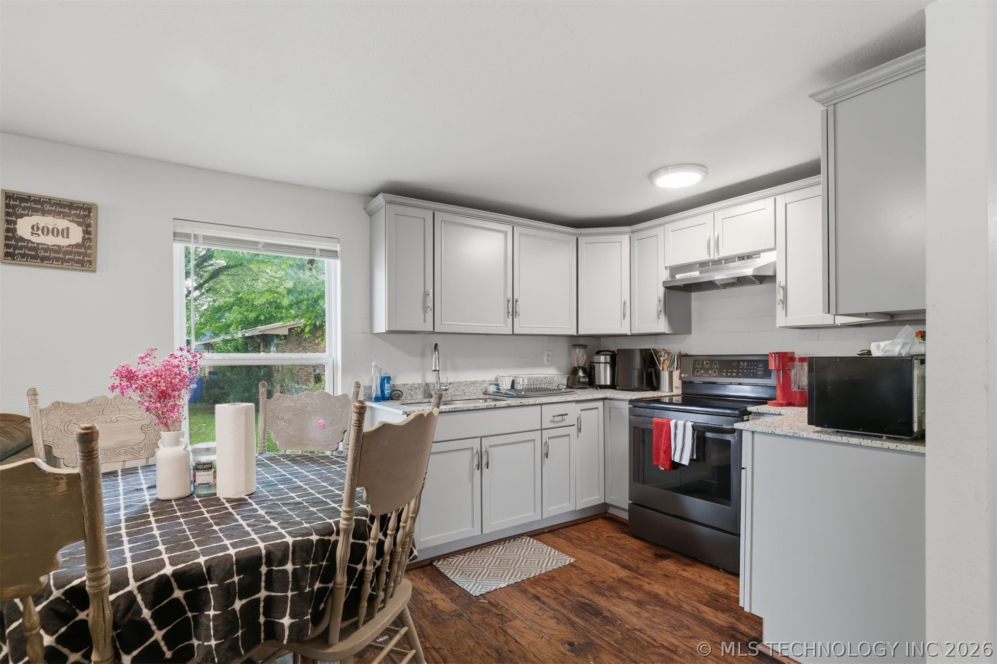 112 Umsted Street Property Photo 4