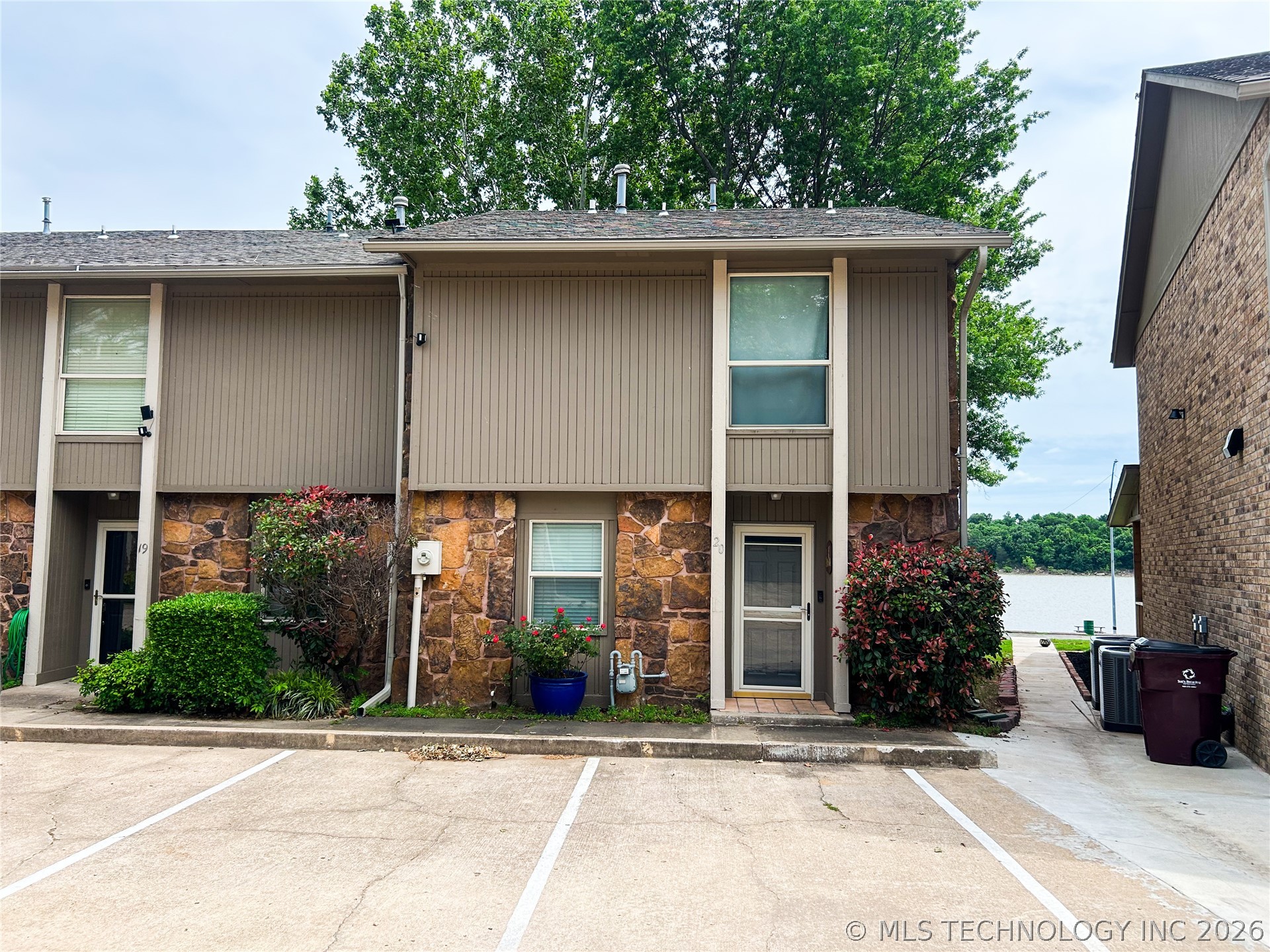 7020 Lakeshore Drive 20 Property Photo 4