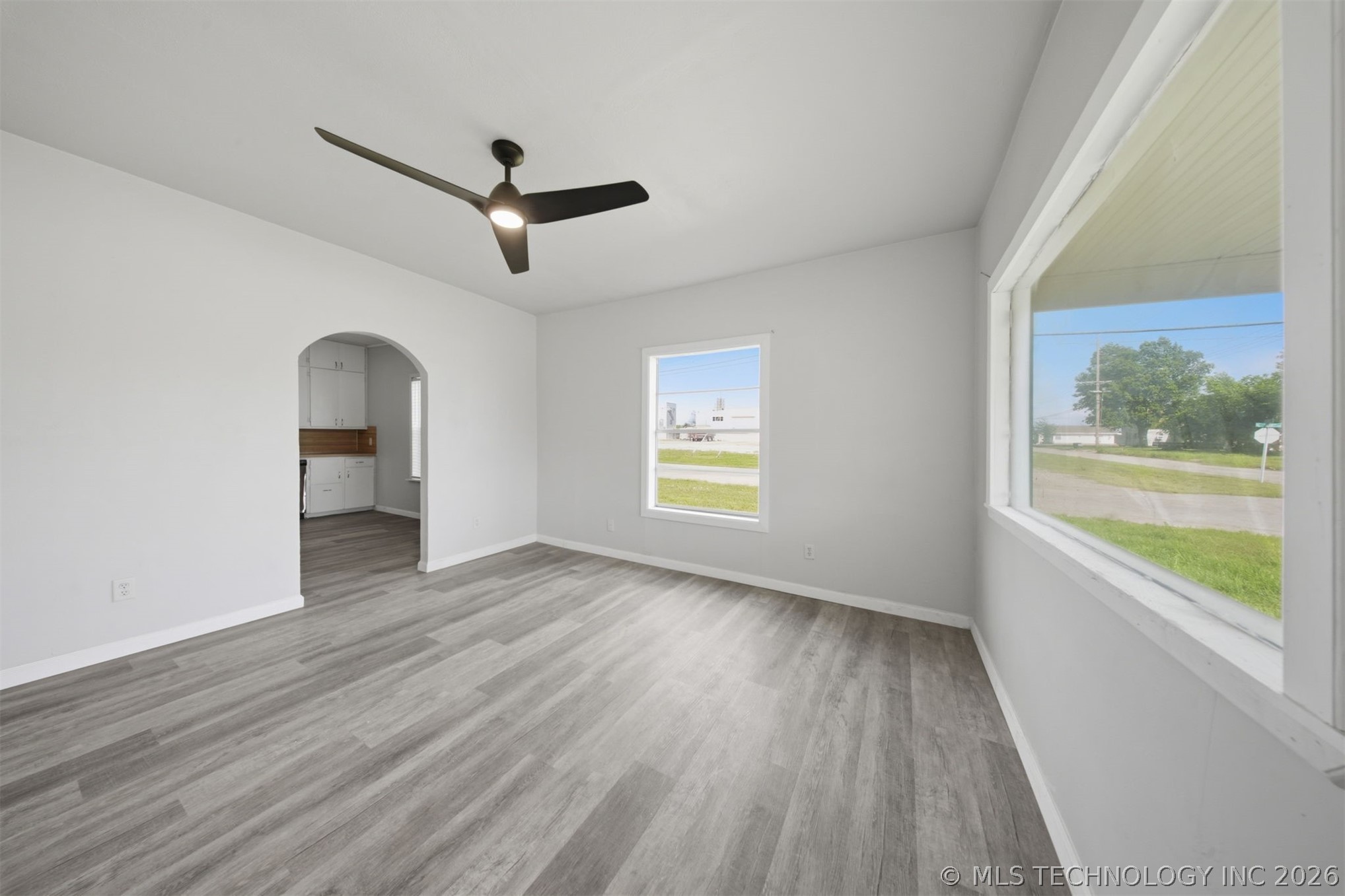 302 W Maple Street Property Photo 6