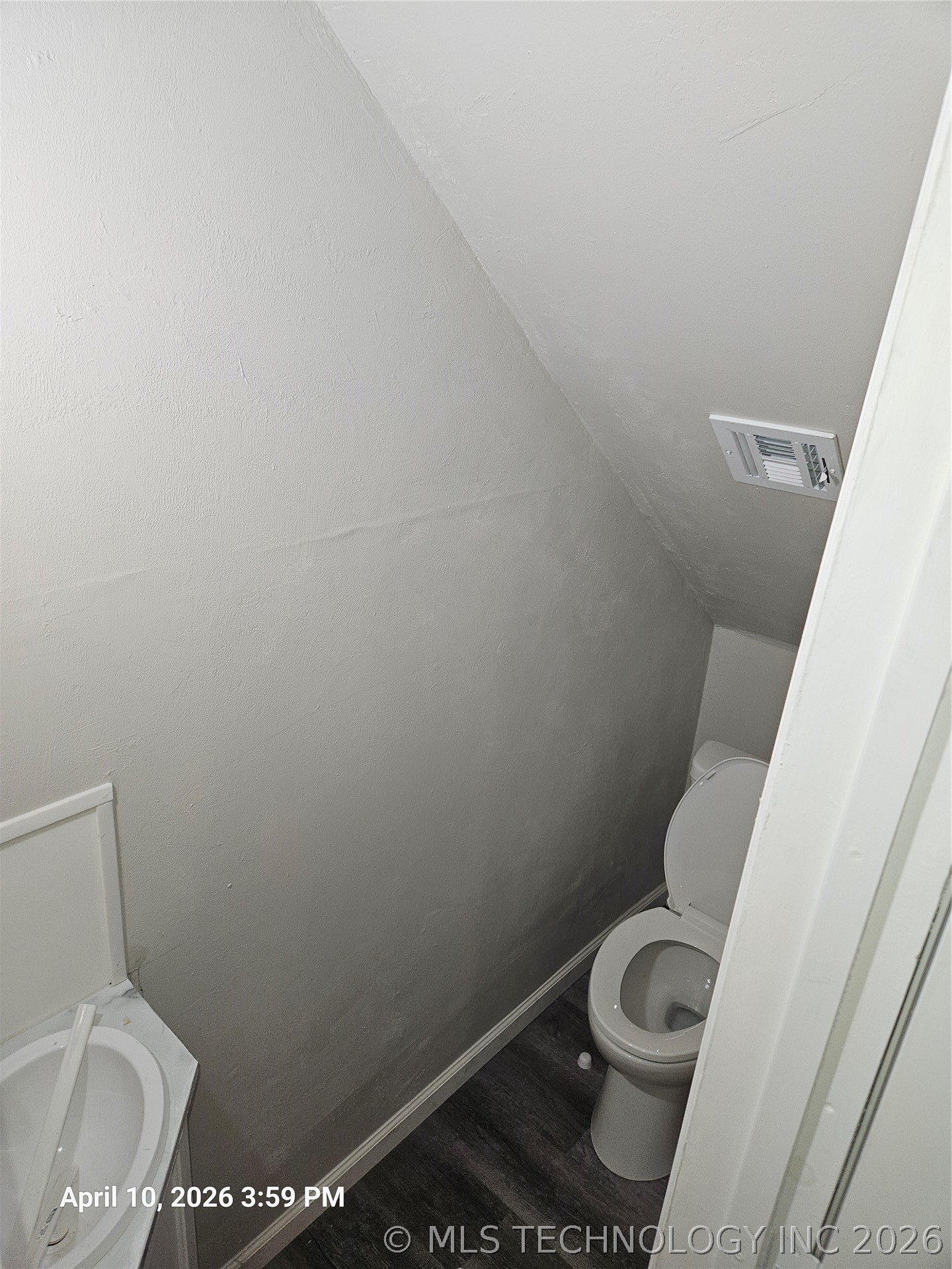 302 W Maple Street Property Photo 8