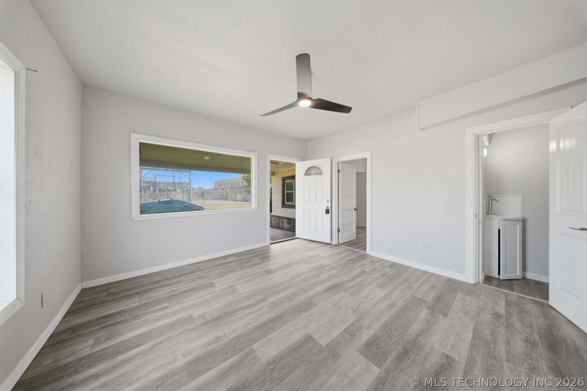 302 W Maple Street Property Photo 9