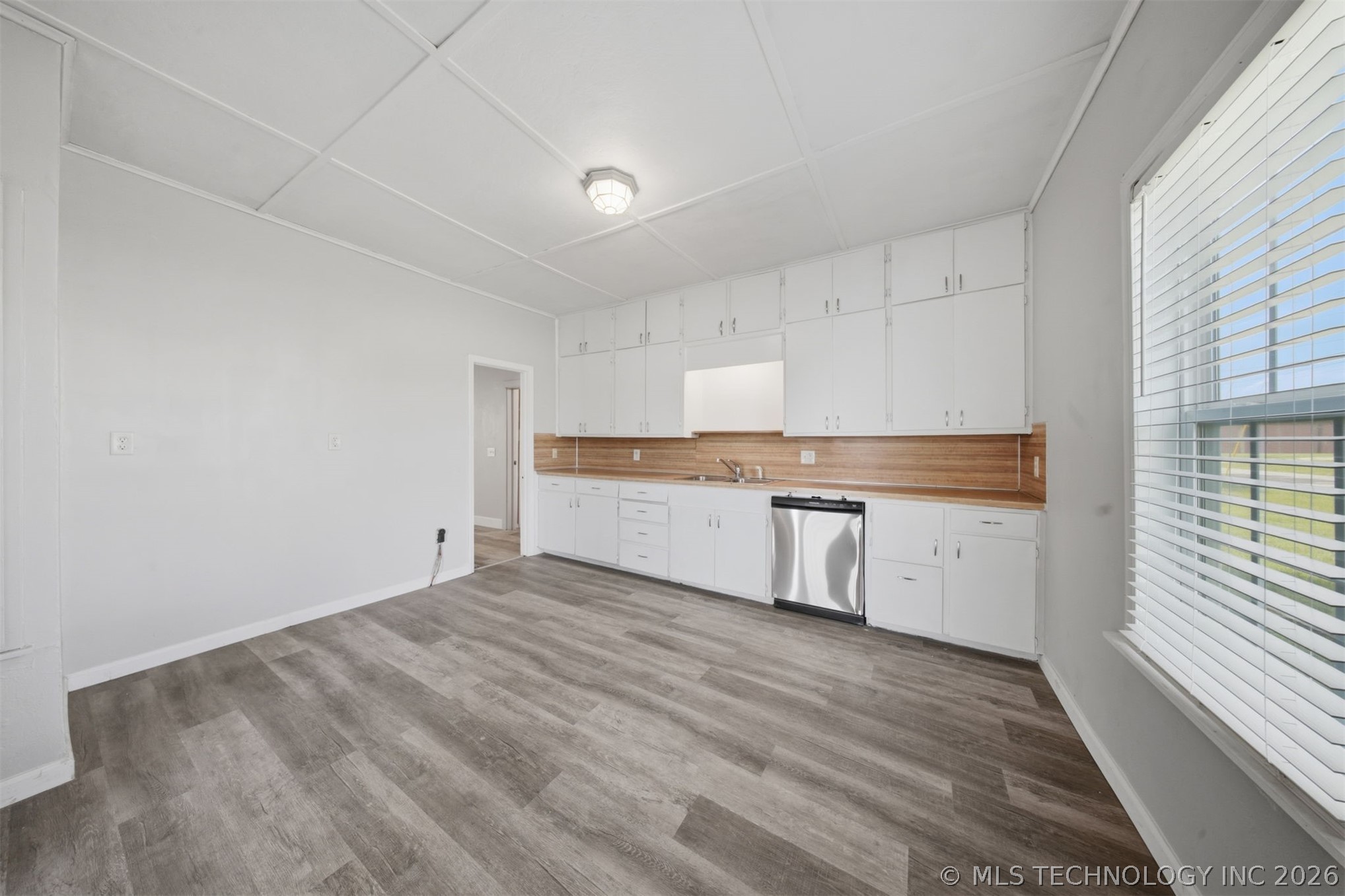 302 W Maple Street Property Photo 16