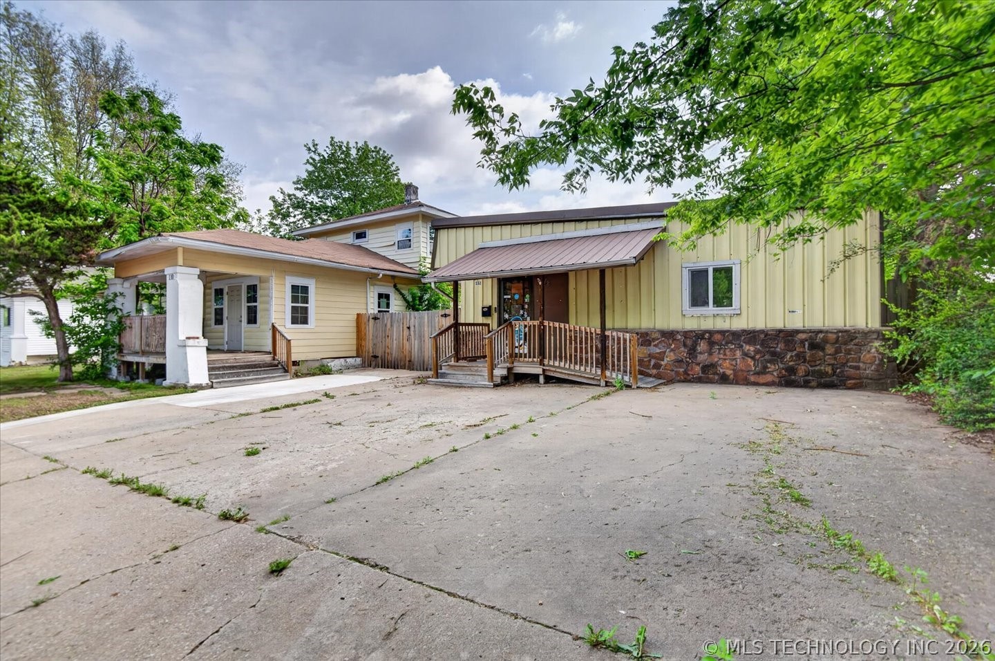 110 Se Creek Avenue Property Photo 2