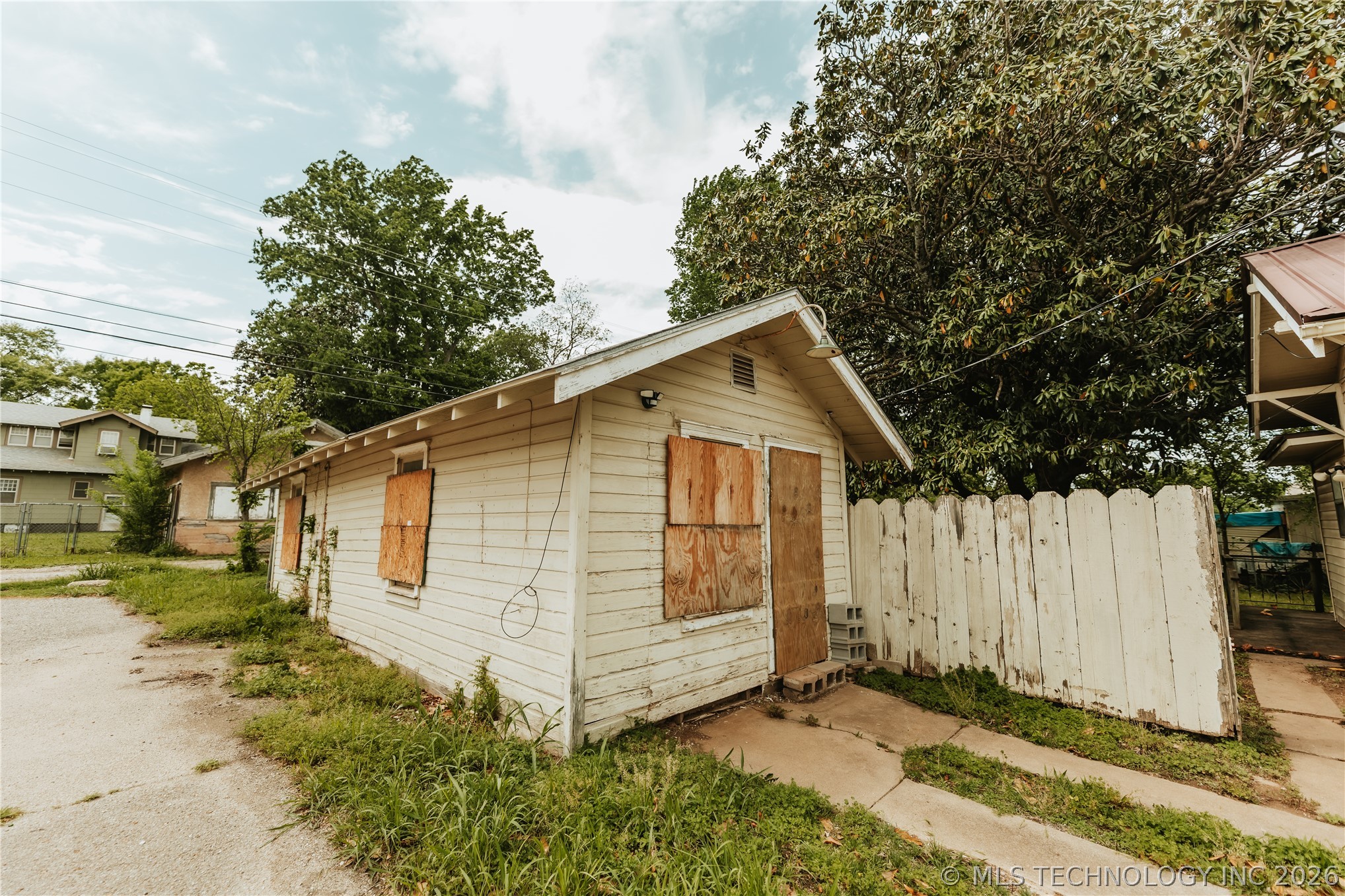 329 S Main Street Property Photo 5