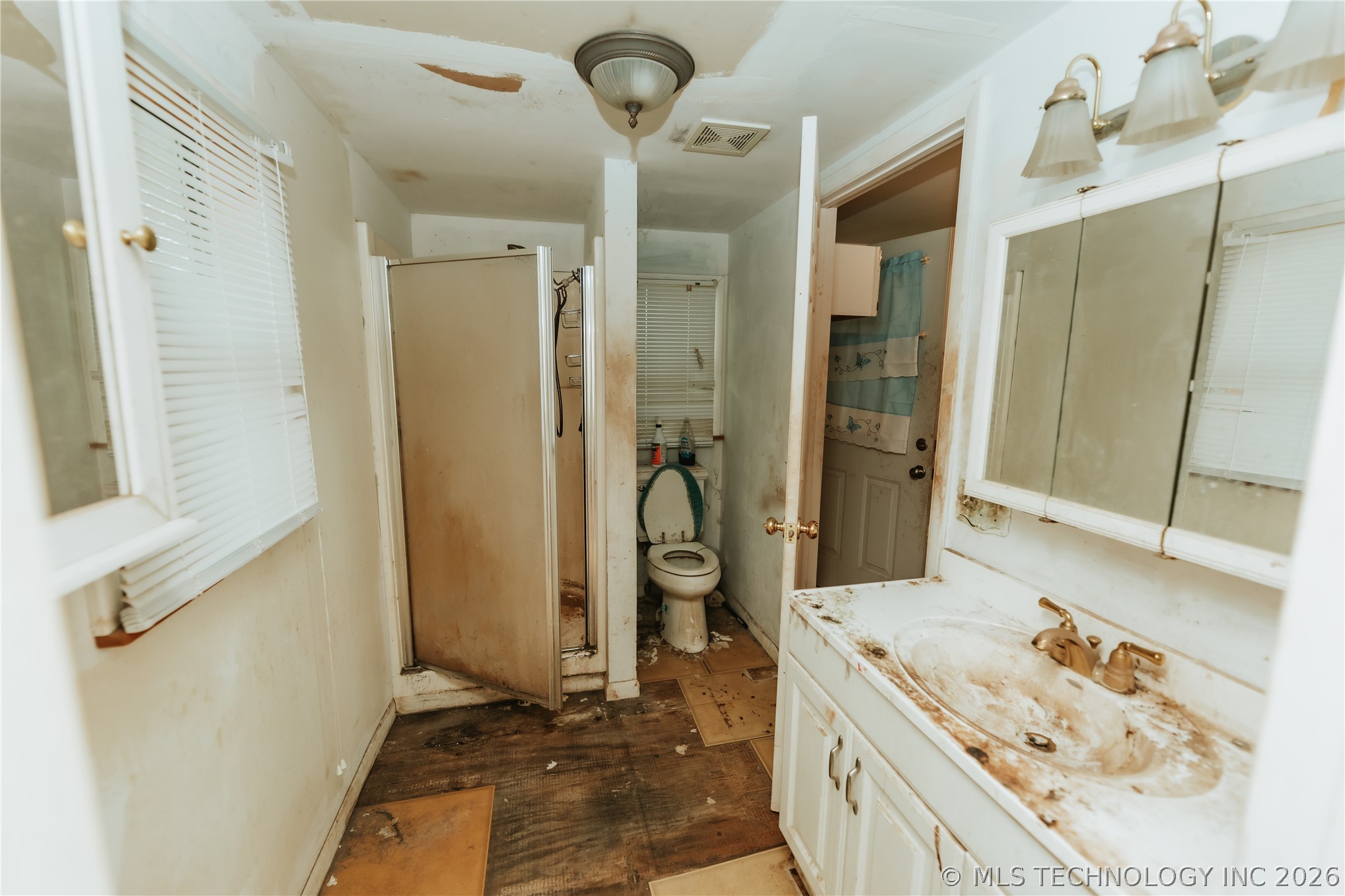 329 S Main Street Property Photo 7