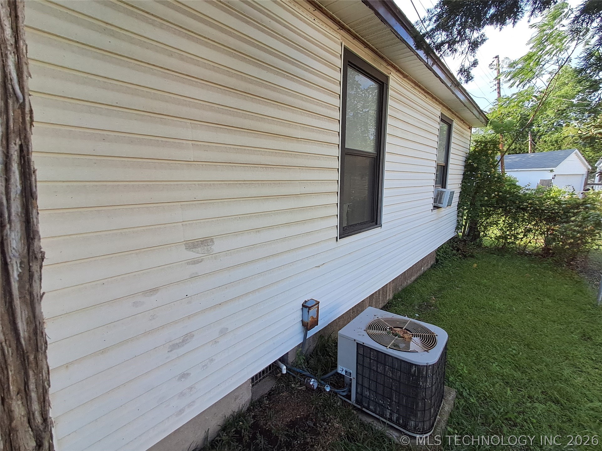 403 Oak Property Photo 2