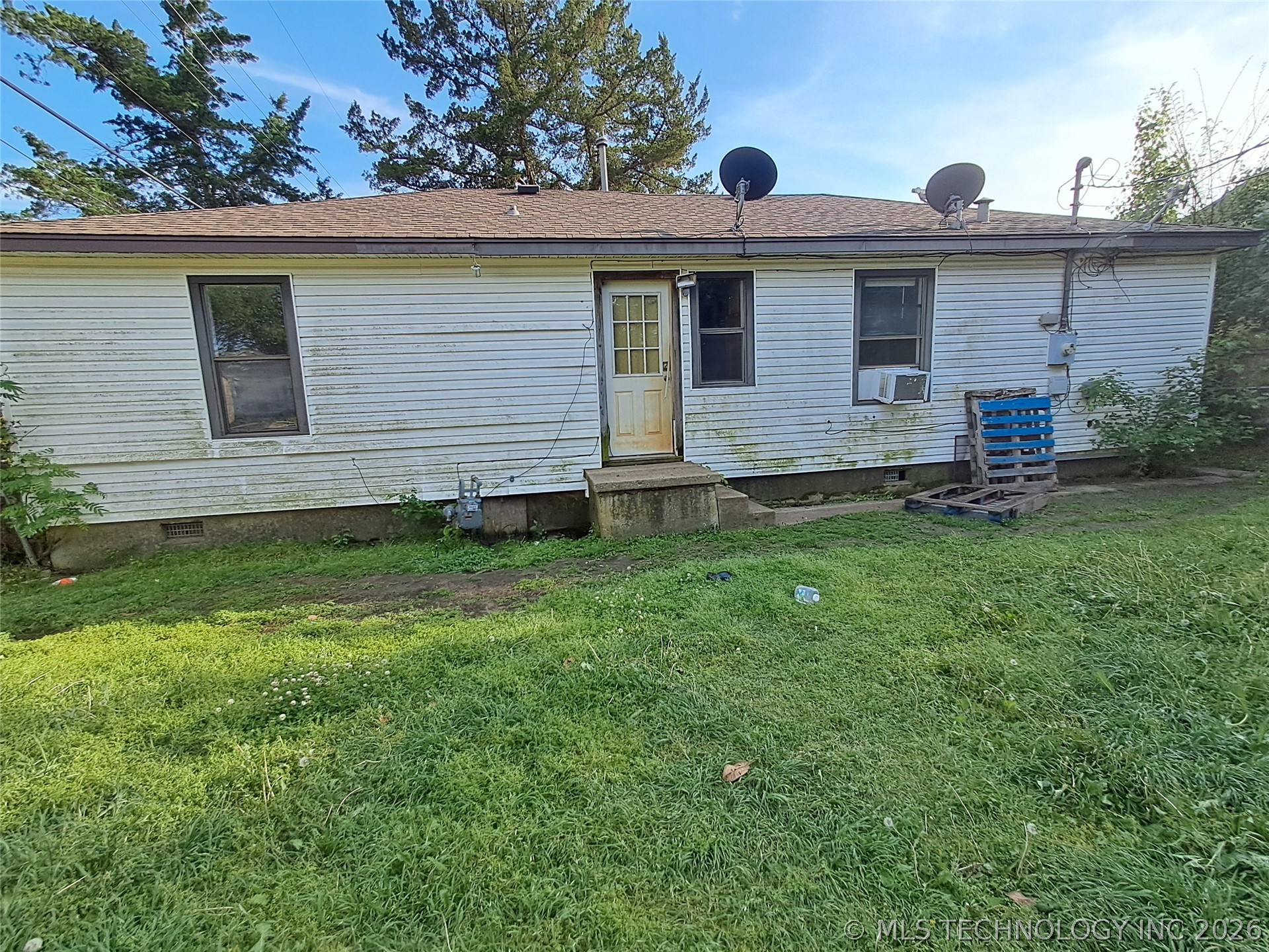 403 Oak Property Photo 3