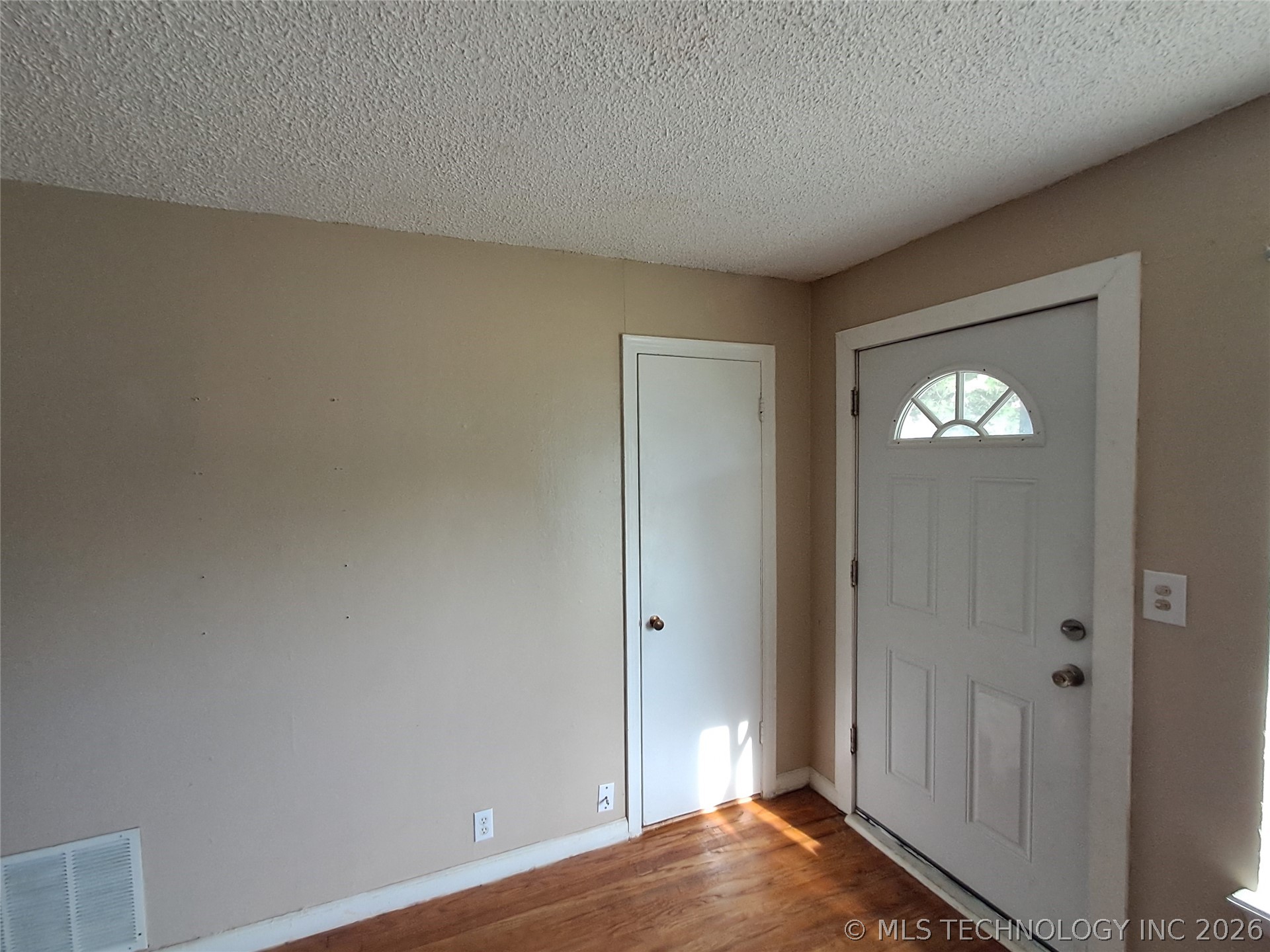 403 Oak Property Photo 10