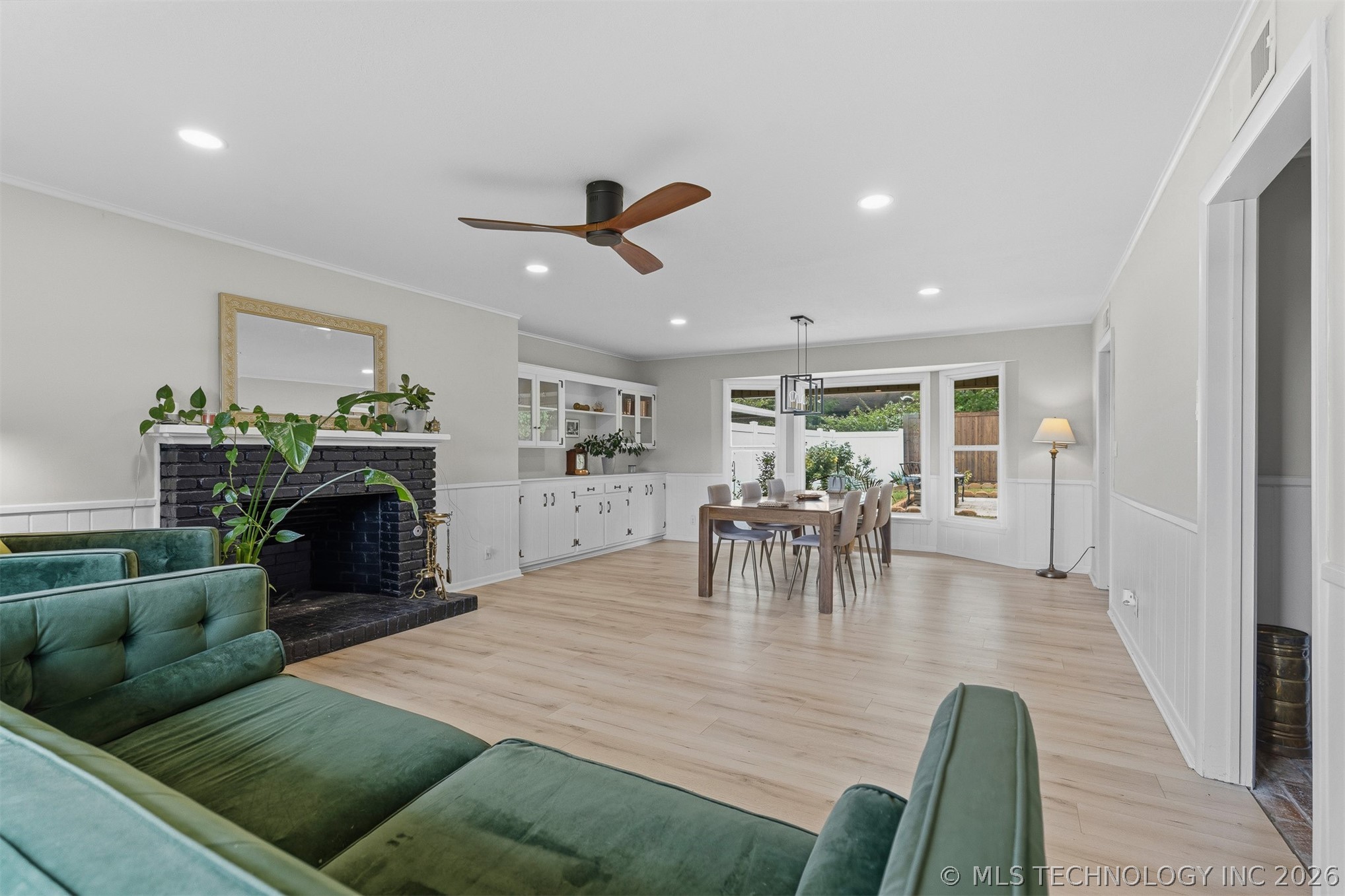 202 Meadow Property Photo 5