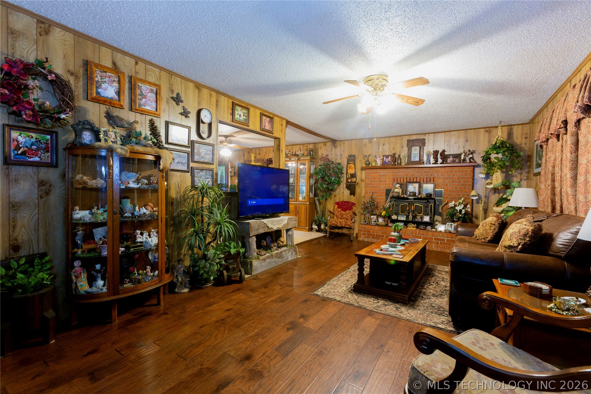 105 W Mockingbird Lane Property Photo 3