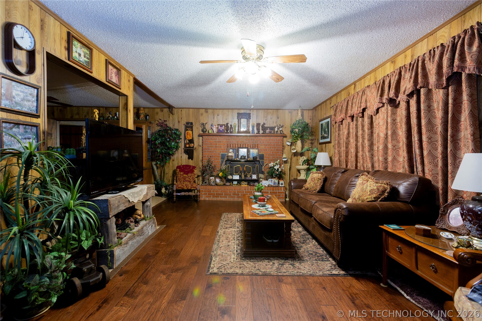 105 W Mockingbird Lane Property Photo 4