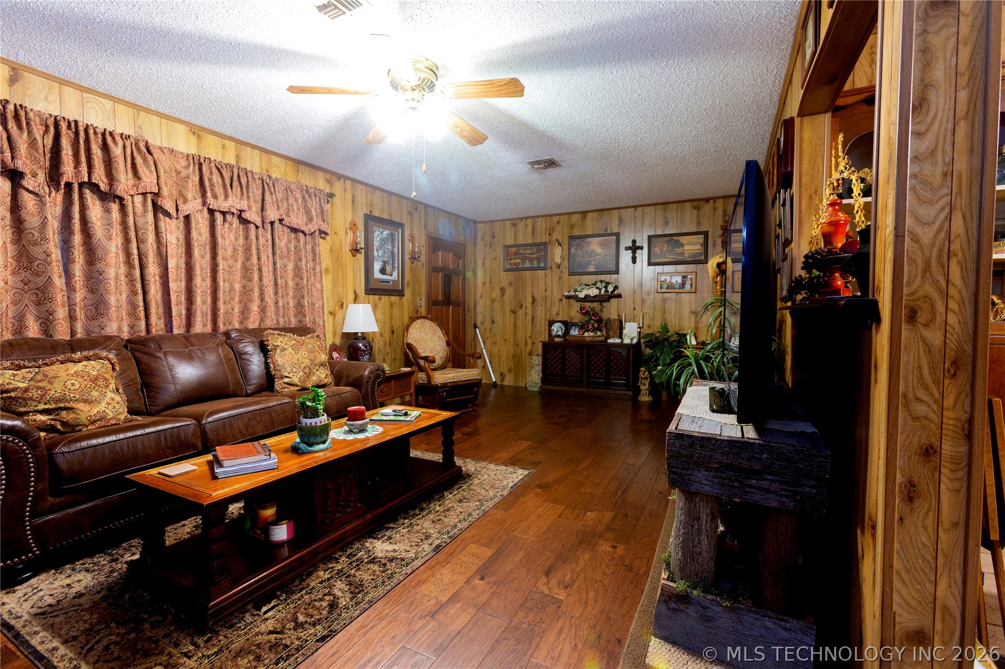 105 W Mockingbird Lane Property Photo 6