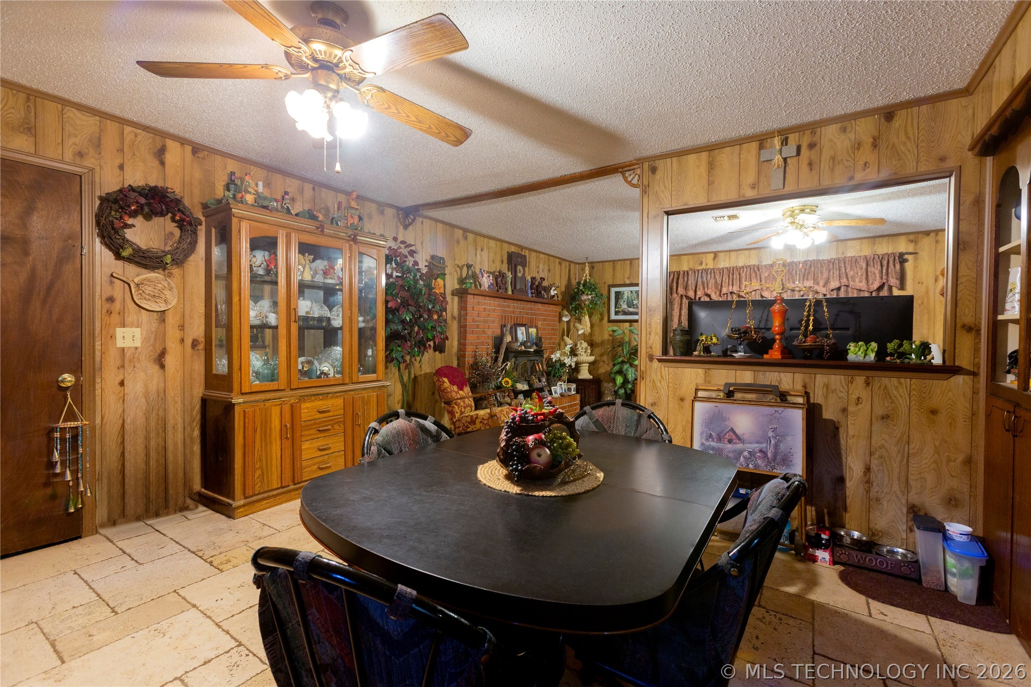 105 W Mockingbird Lane Property Photo 9