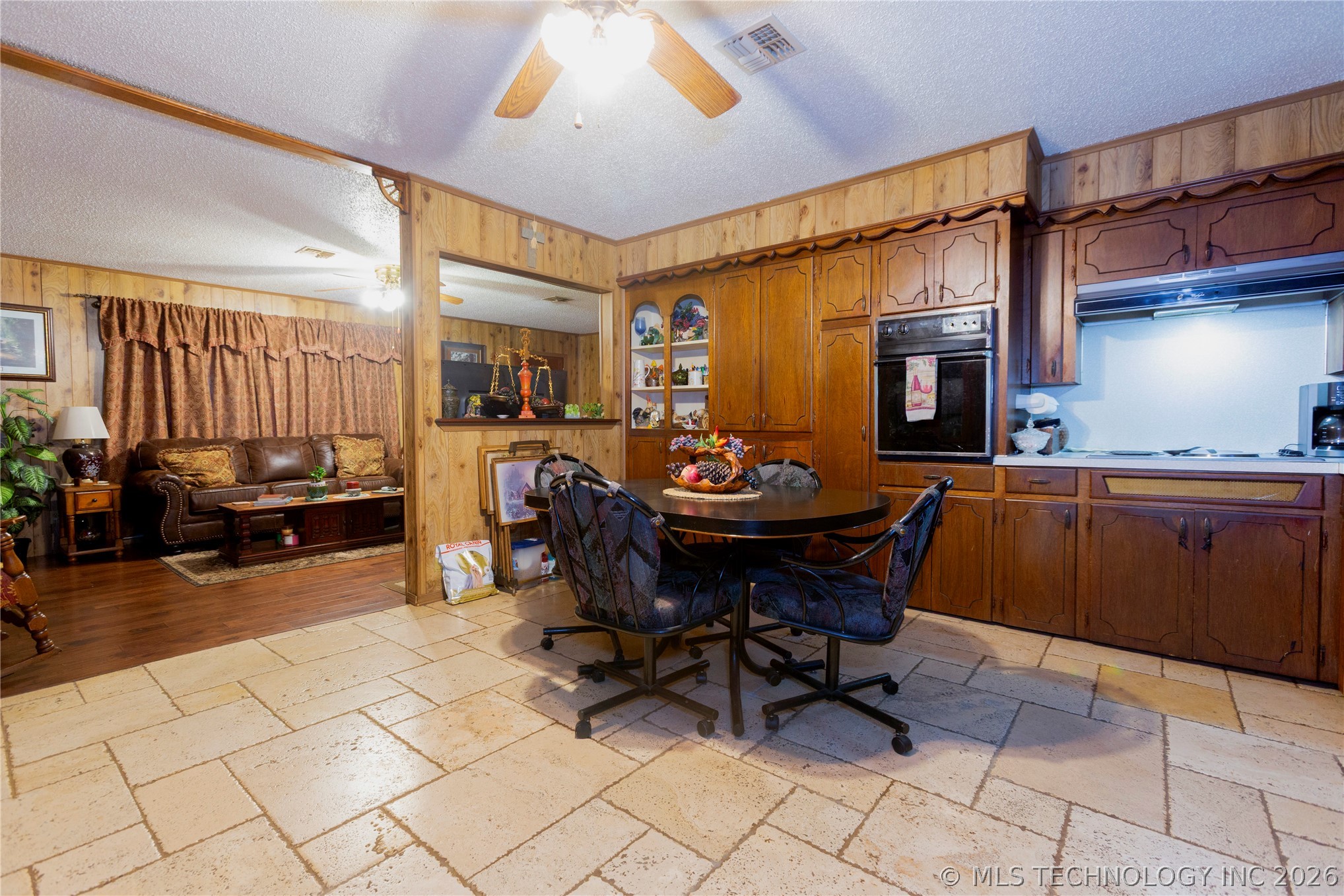 105 W Mockingbird Lane Property Photo 10