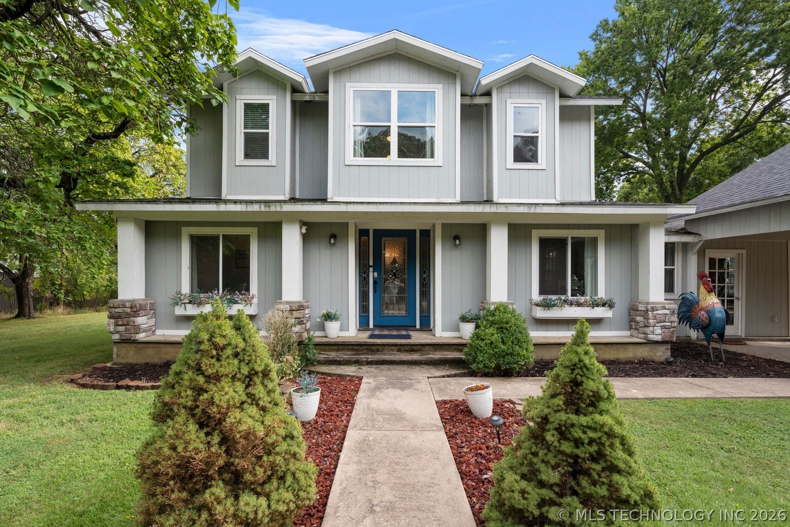 450521 Lake Shore Drive Property Photo 2