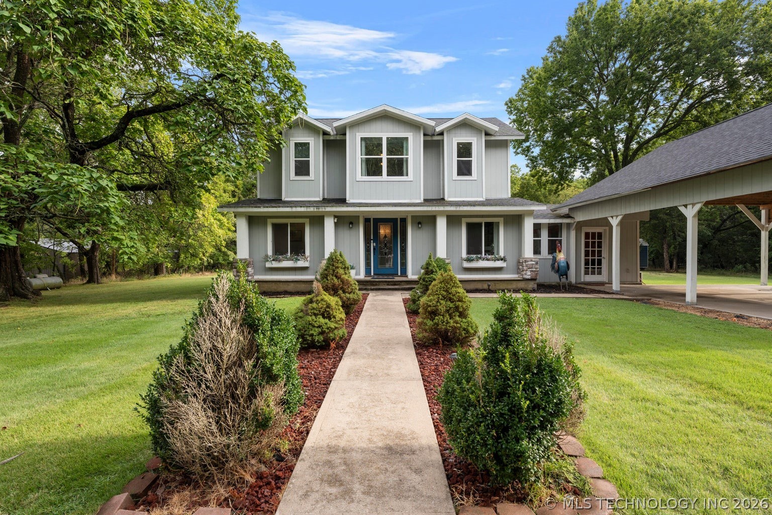 450521 Lake Shore Drive Property Photo 3