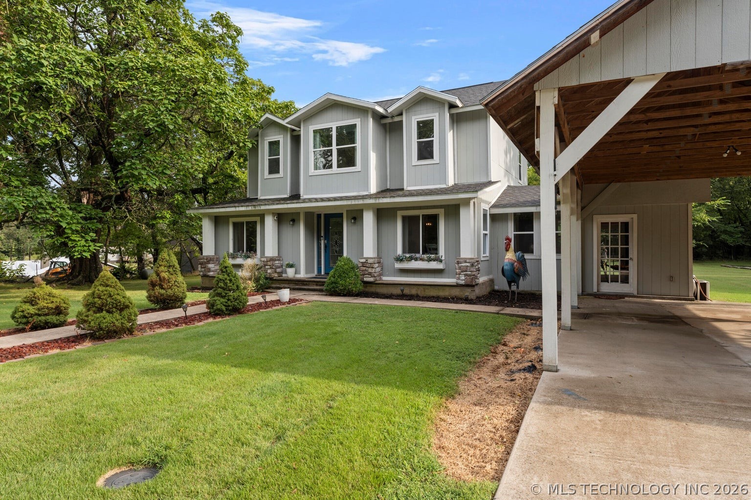 450521 Lake Shore Drive Property Photo 4