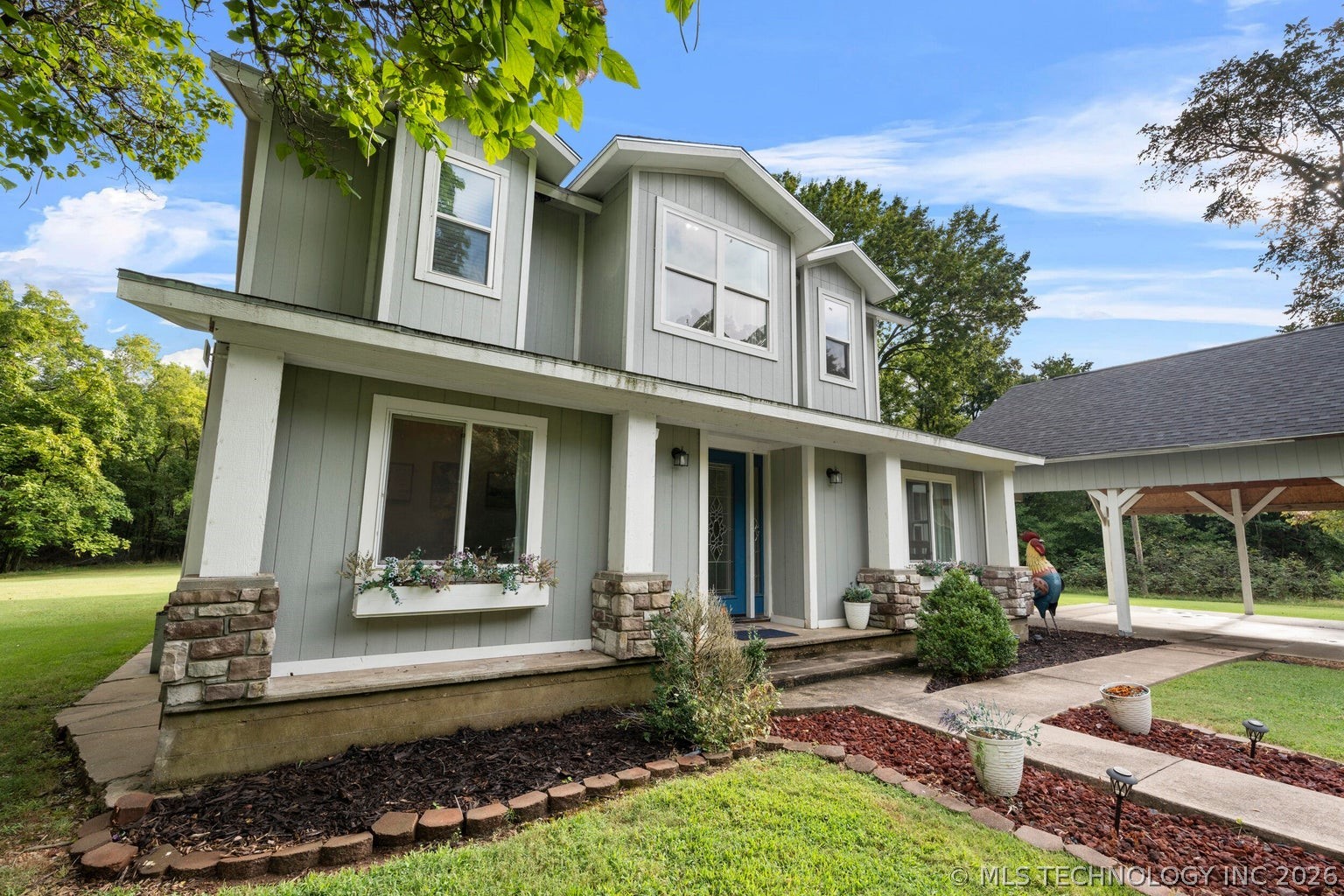 450521 Lake Shore Drive Property Photo 5
