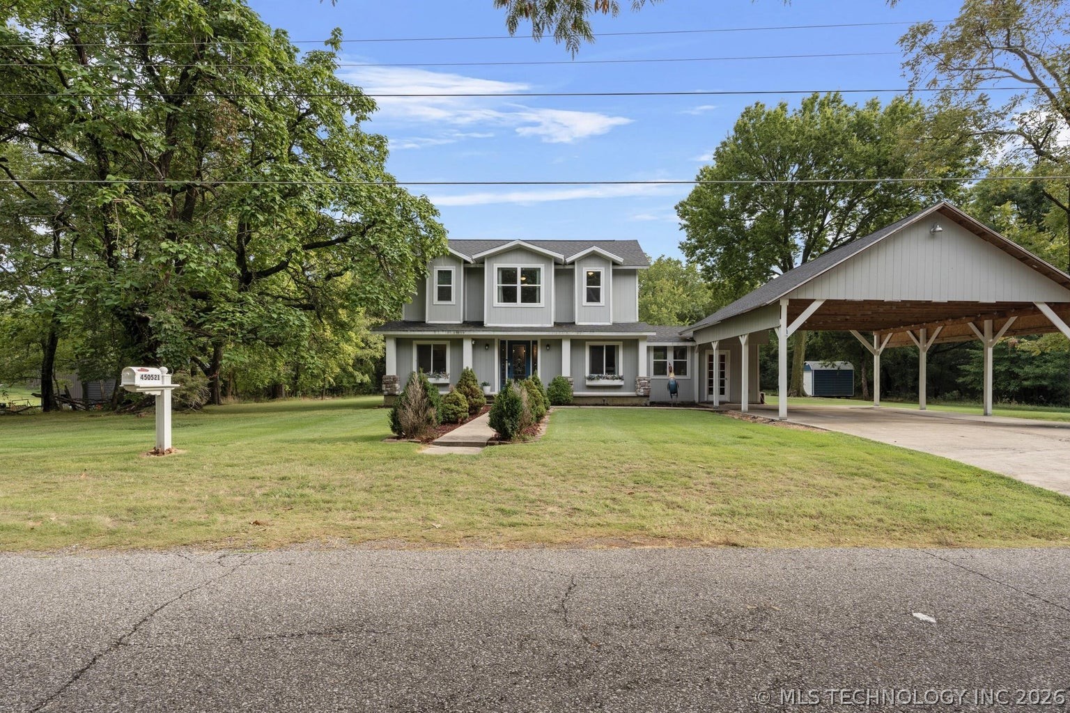 450521 Lake Shore Drive Property Photo 6