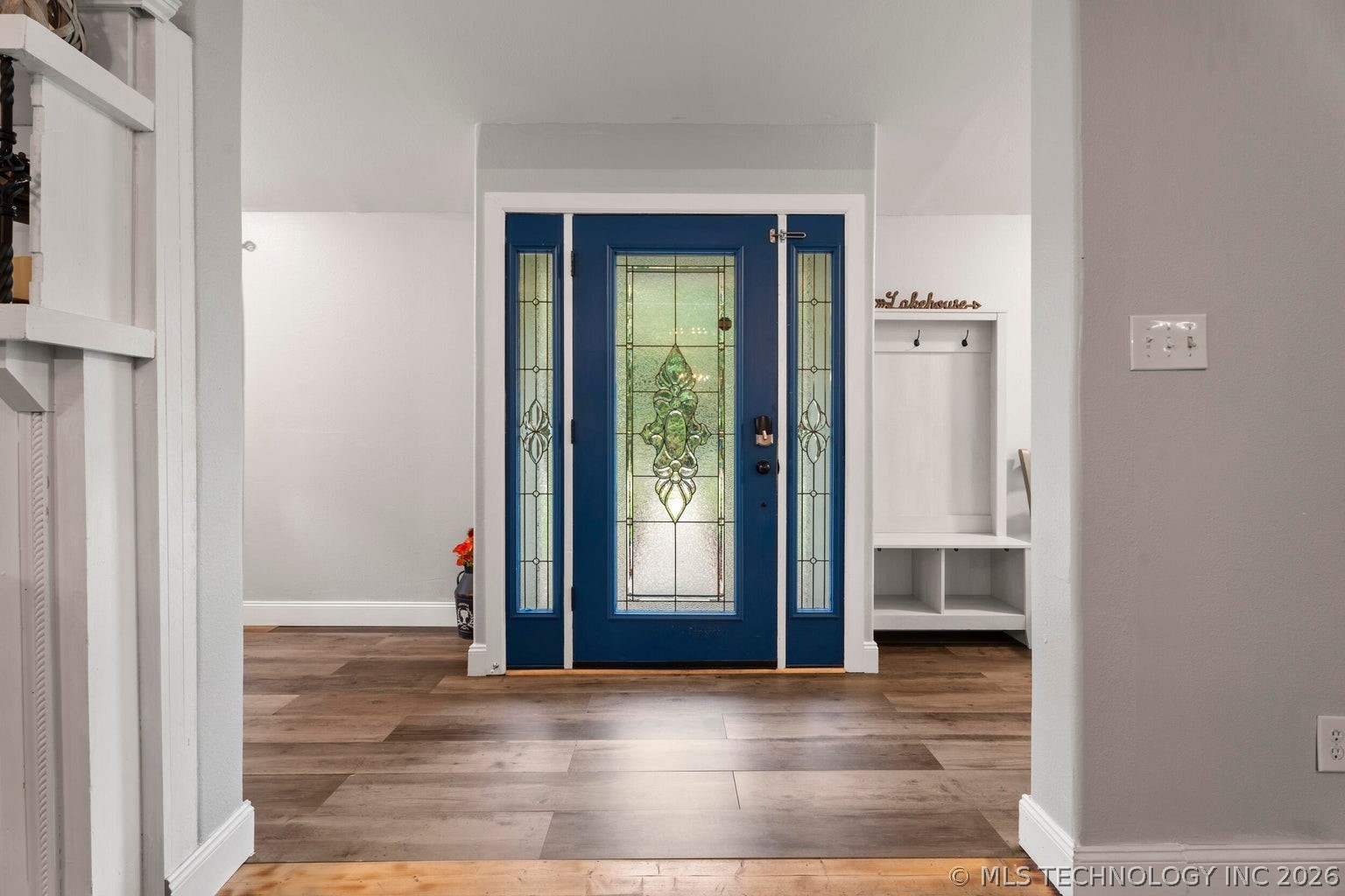 450521 Lake Shore Drive Property Photo 7