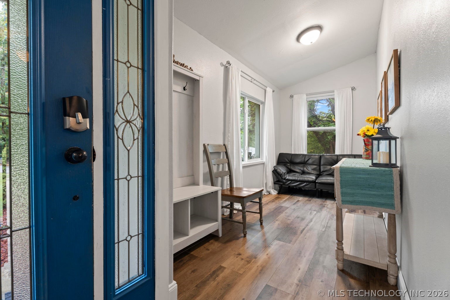 450521 Lake Shore Drive Property Photo 8