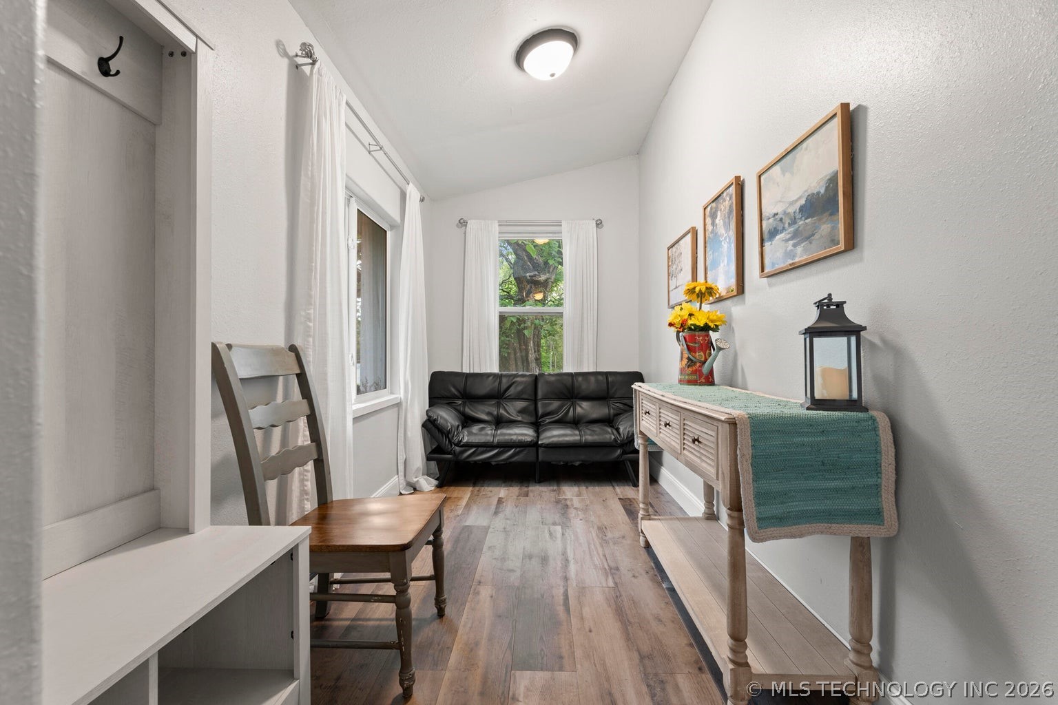 450521 Lake Shore Drive Property Photo 9