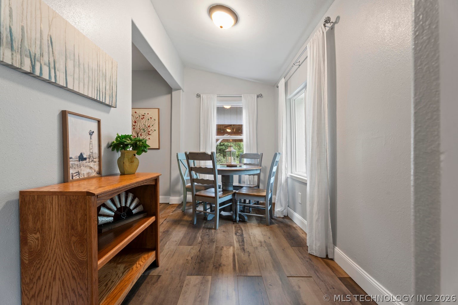 450521 Lake Shore Drive Property Photo 10