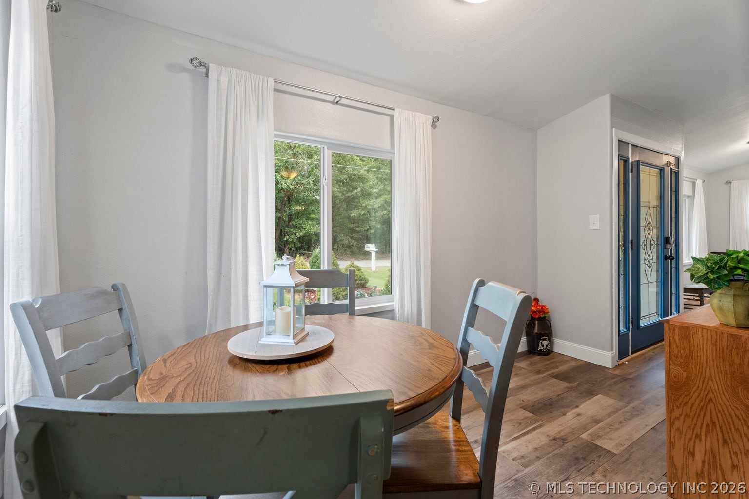 450521 Lake Shore Drive Property Photo 12