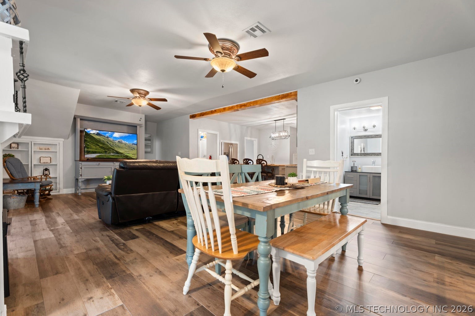 450521 Lake Shore Drive Property Photo 13