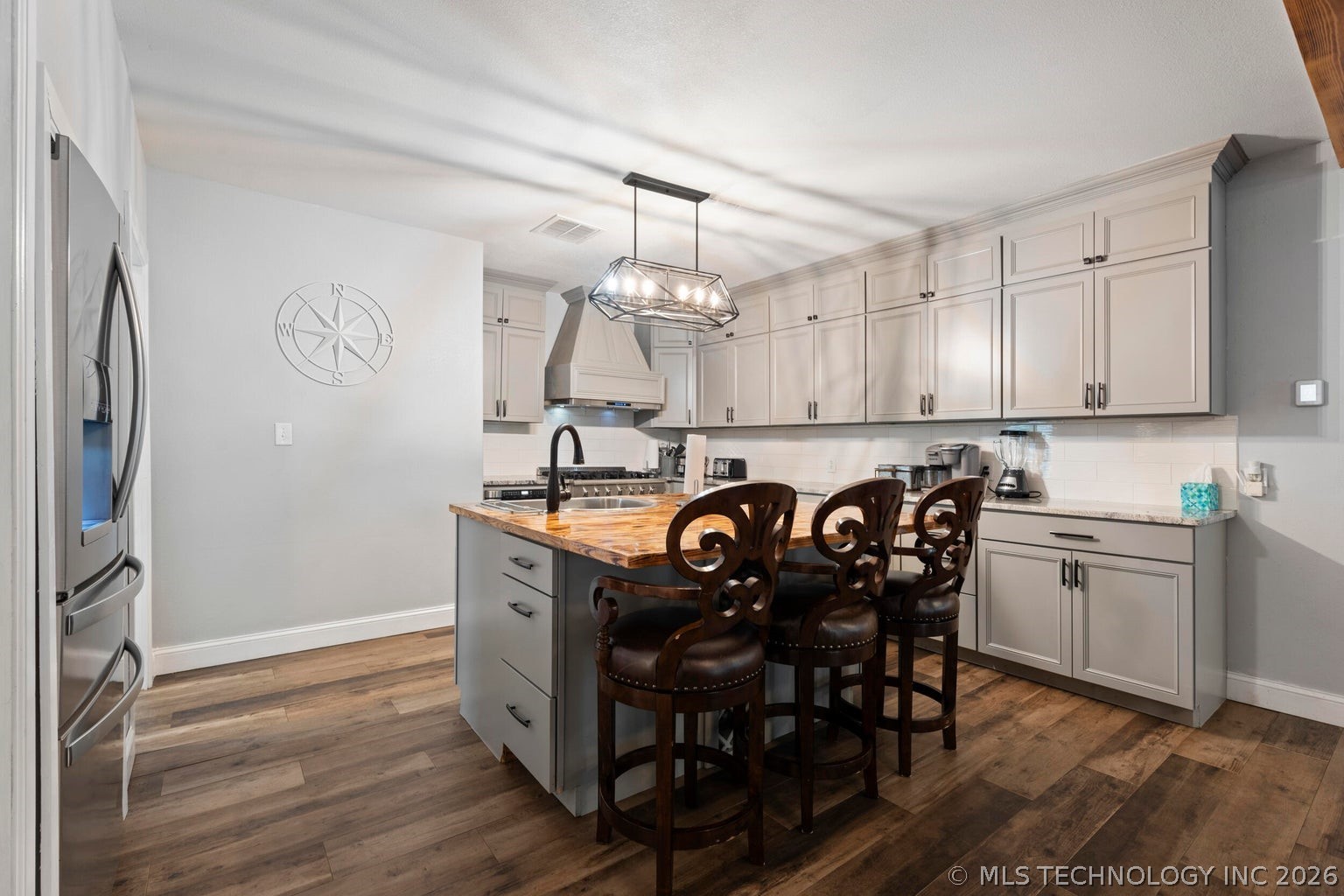 450521 Lake Shore Drive Property Photo 20