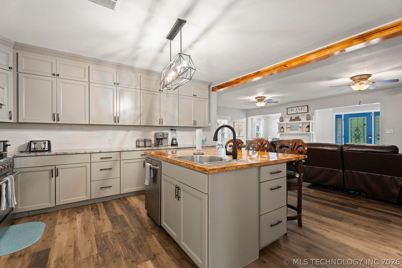 450521 Lake Shore Drive Property Photo 21