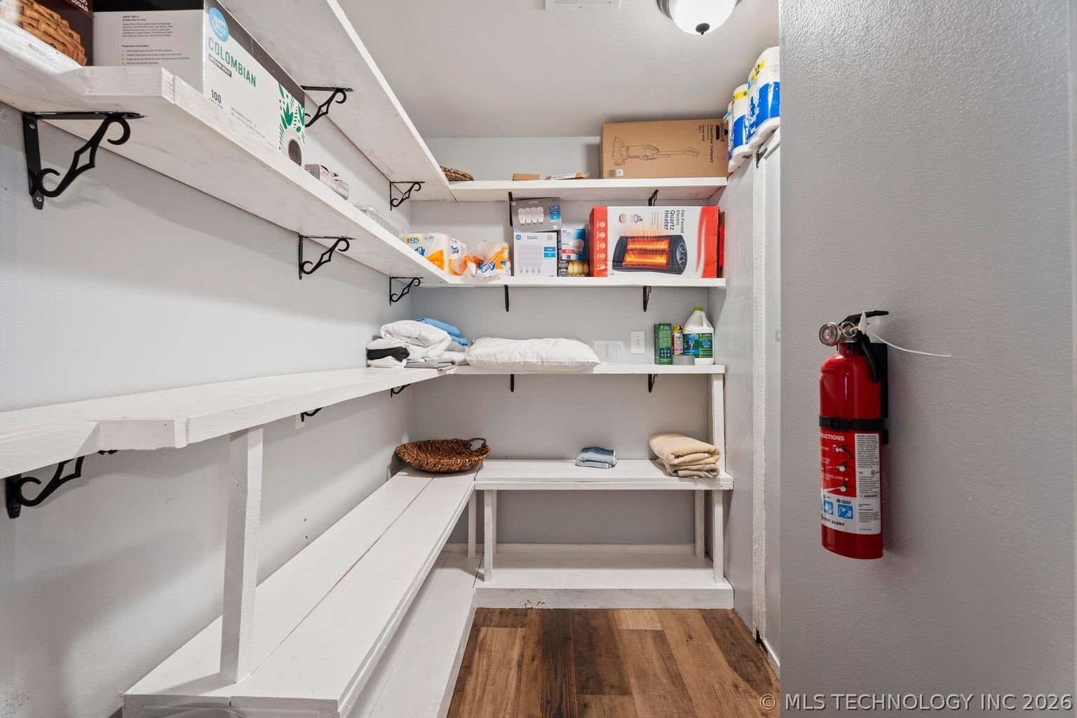 450521 Lake Shore Drive Property Photo 24