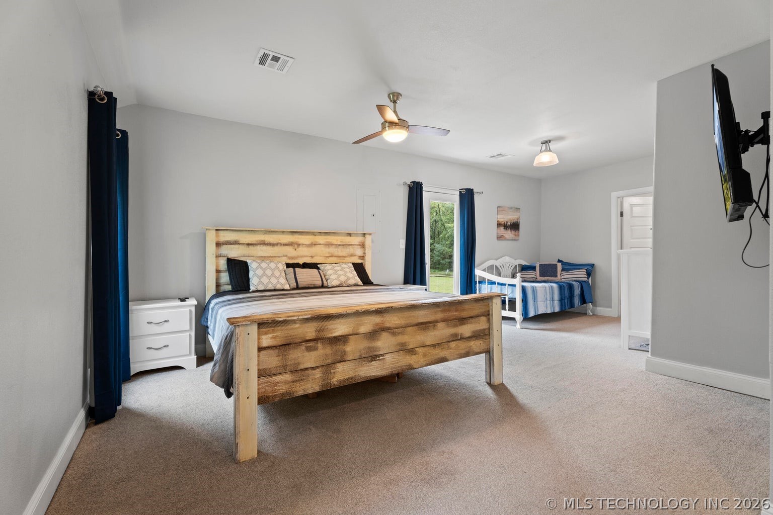 450521 Lake Shore Drive Property Photo 25