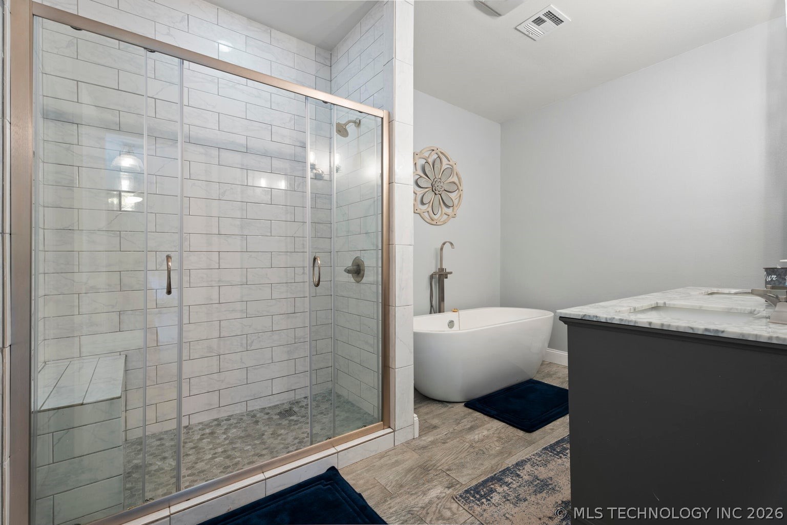 450521 Lake Shore Drive Property Photo 27