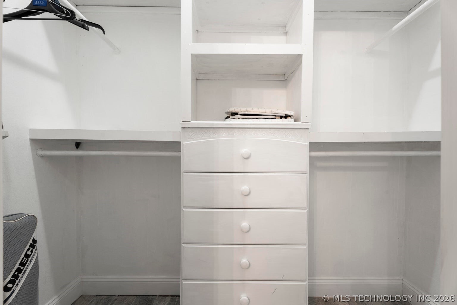 450521 Lake Shore Drive Property Photo 29