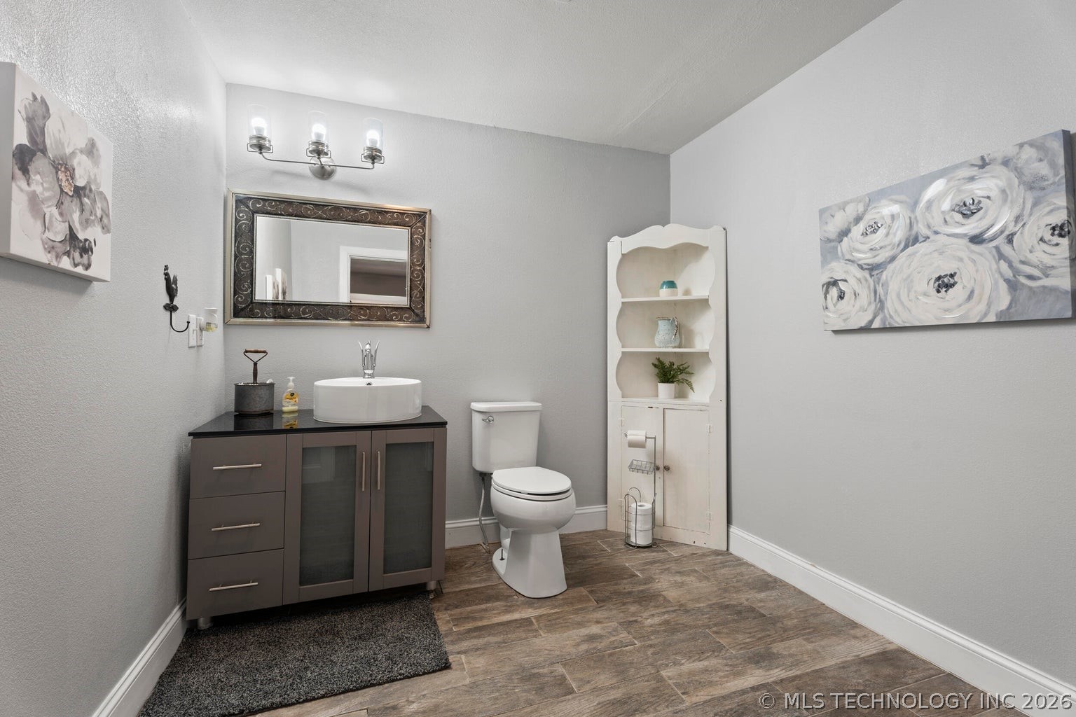 450521 Lake Shore Drive Property Photo 30