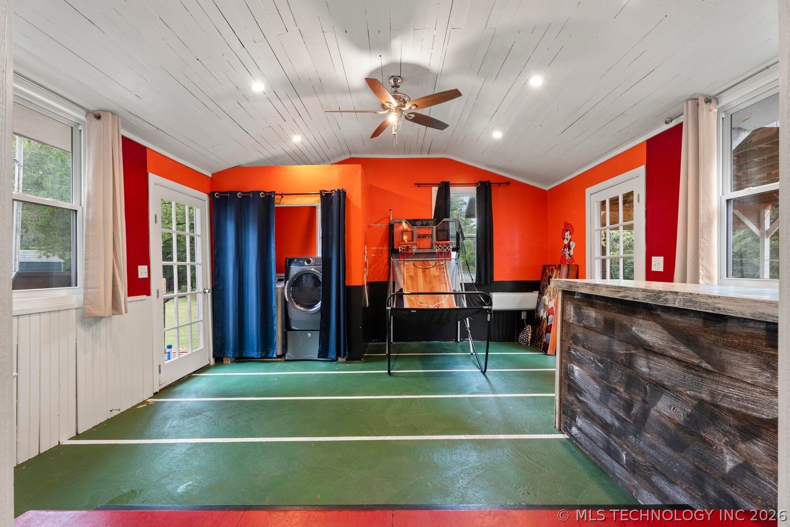 450521 Lake Shore Drive Property Photo 31