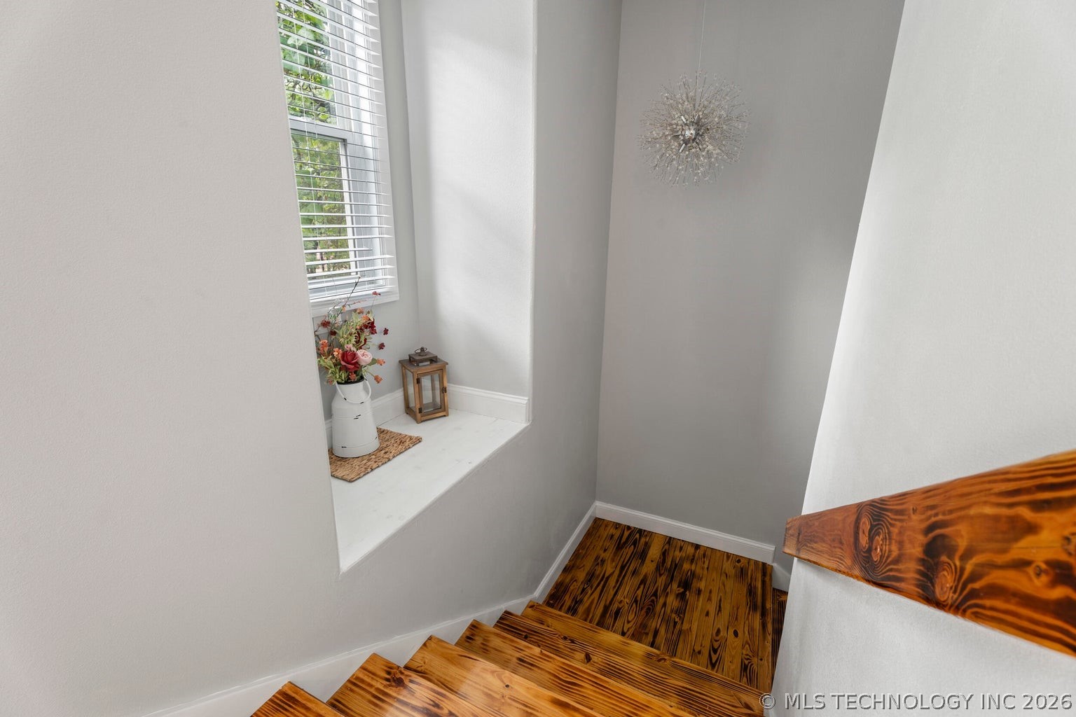 450521 Lake Shore Drive Property Photo 33