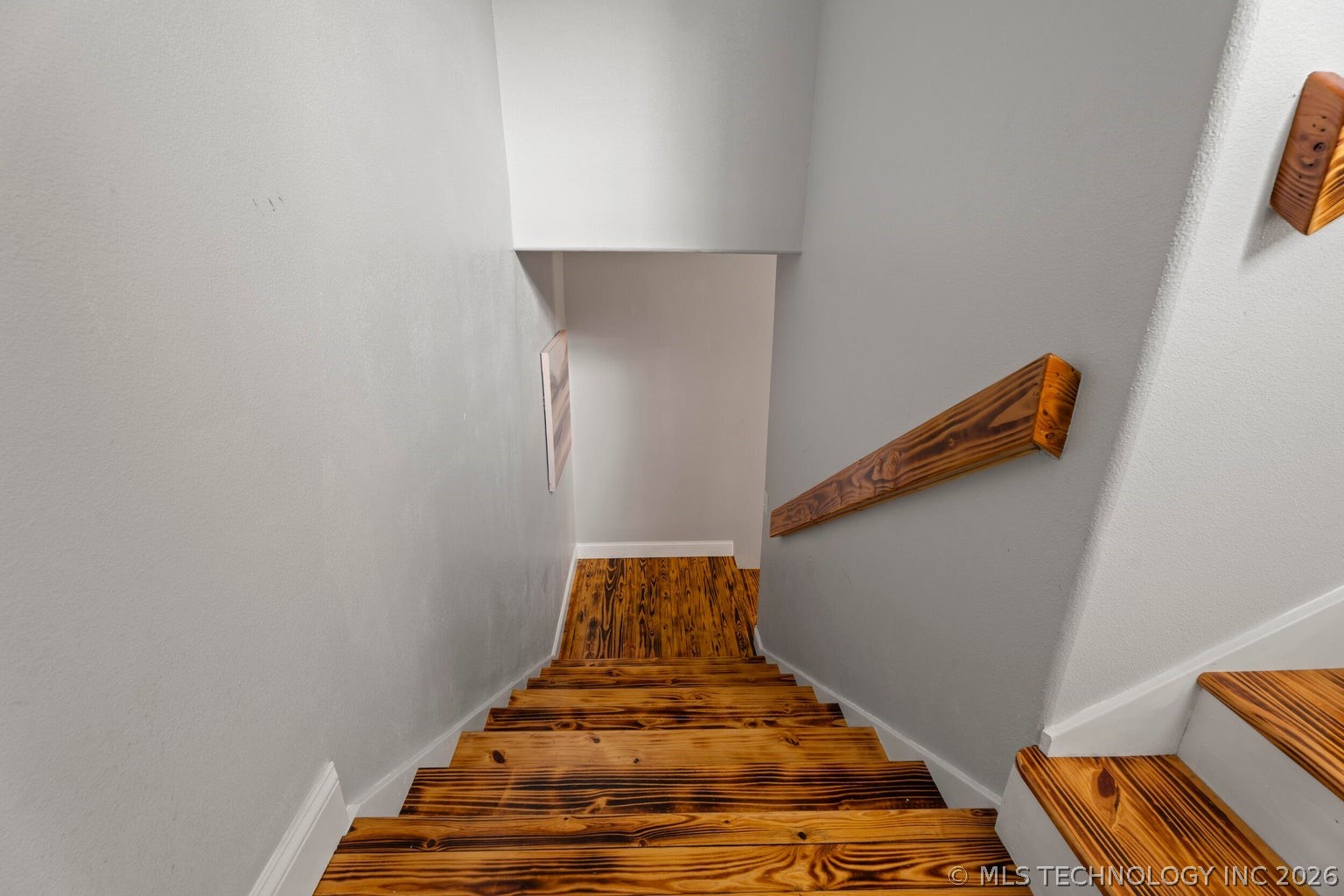 450521 Lake Shore Drive Property Photo 34