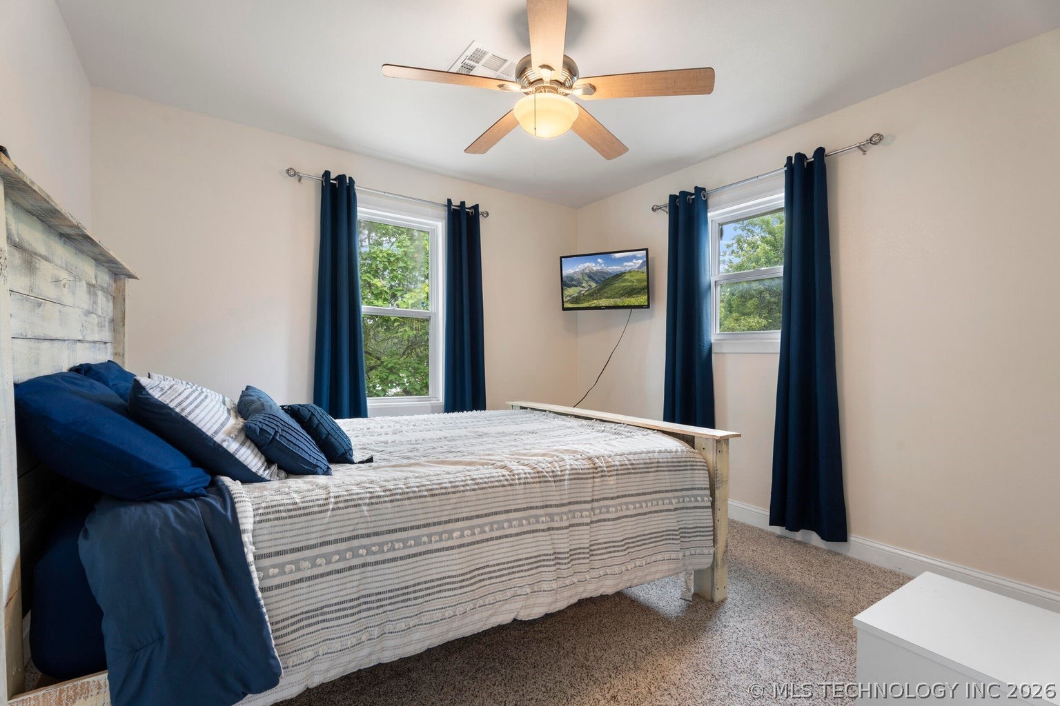 450521 Lake Shore Drive Property Photo 38