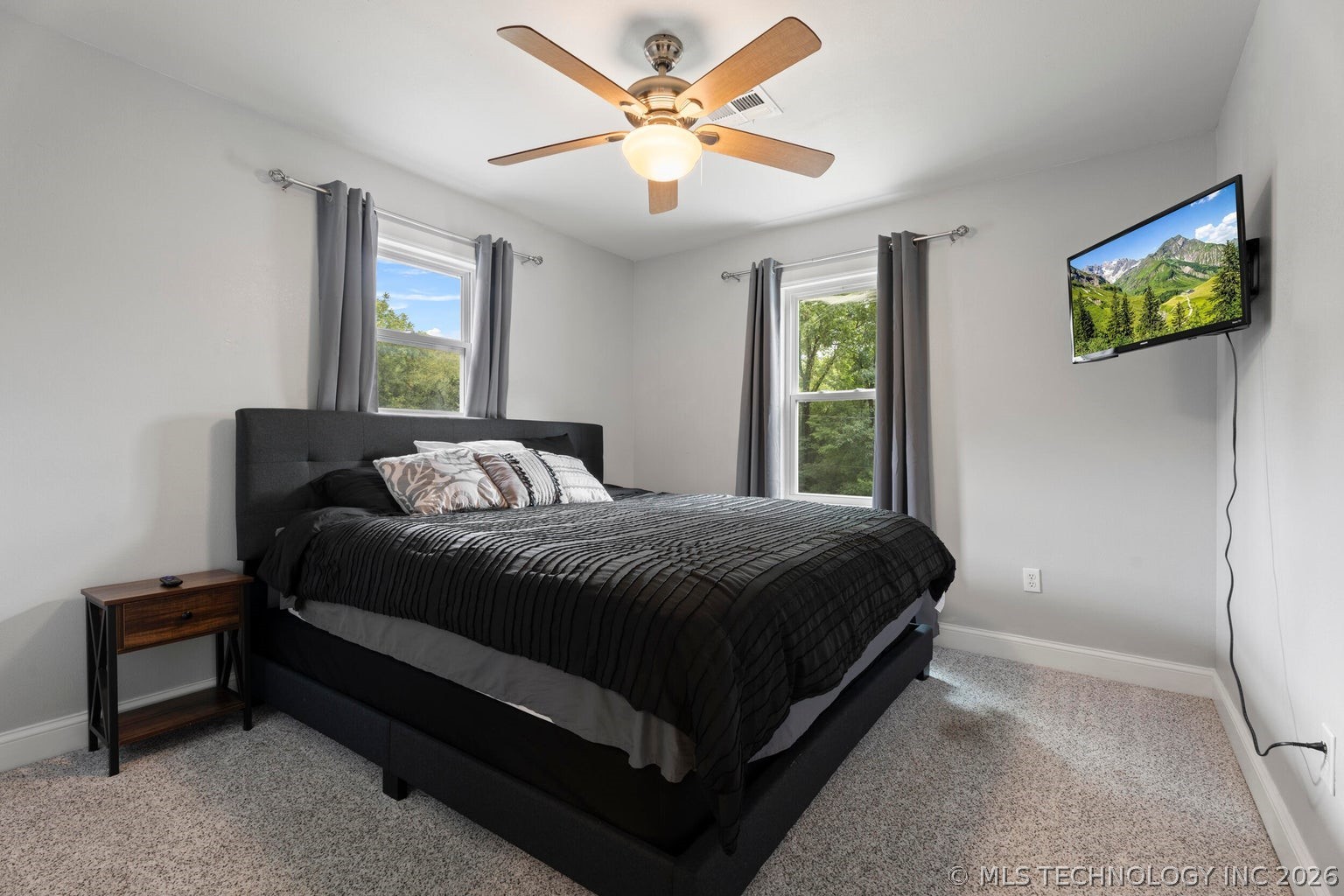 450521 Lake Shore Drive Property Photo 39