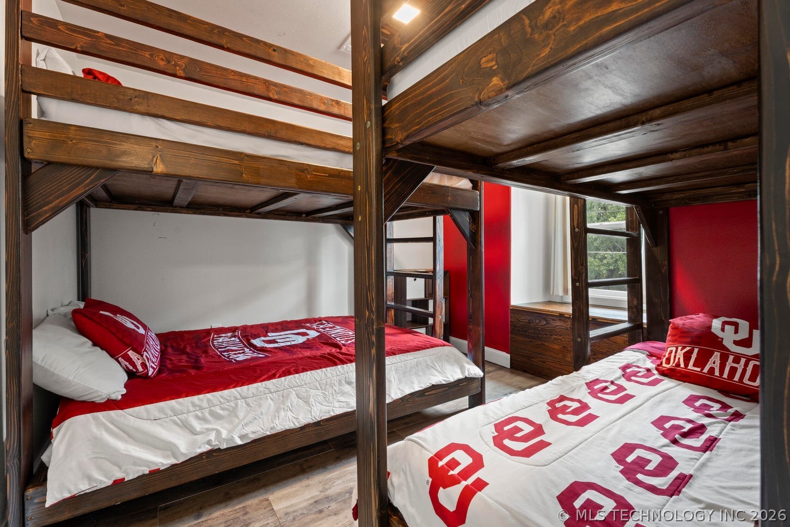 450521 Lake Shore Drive Property Photo 40
