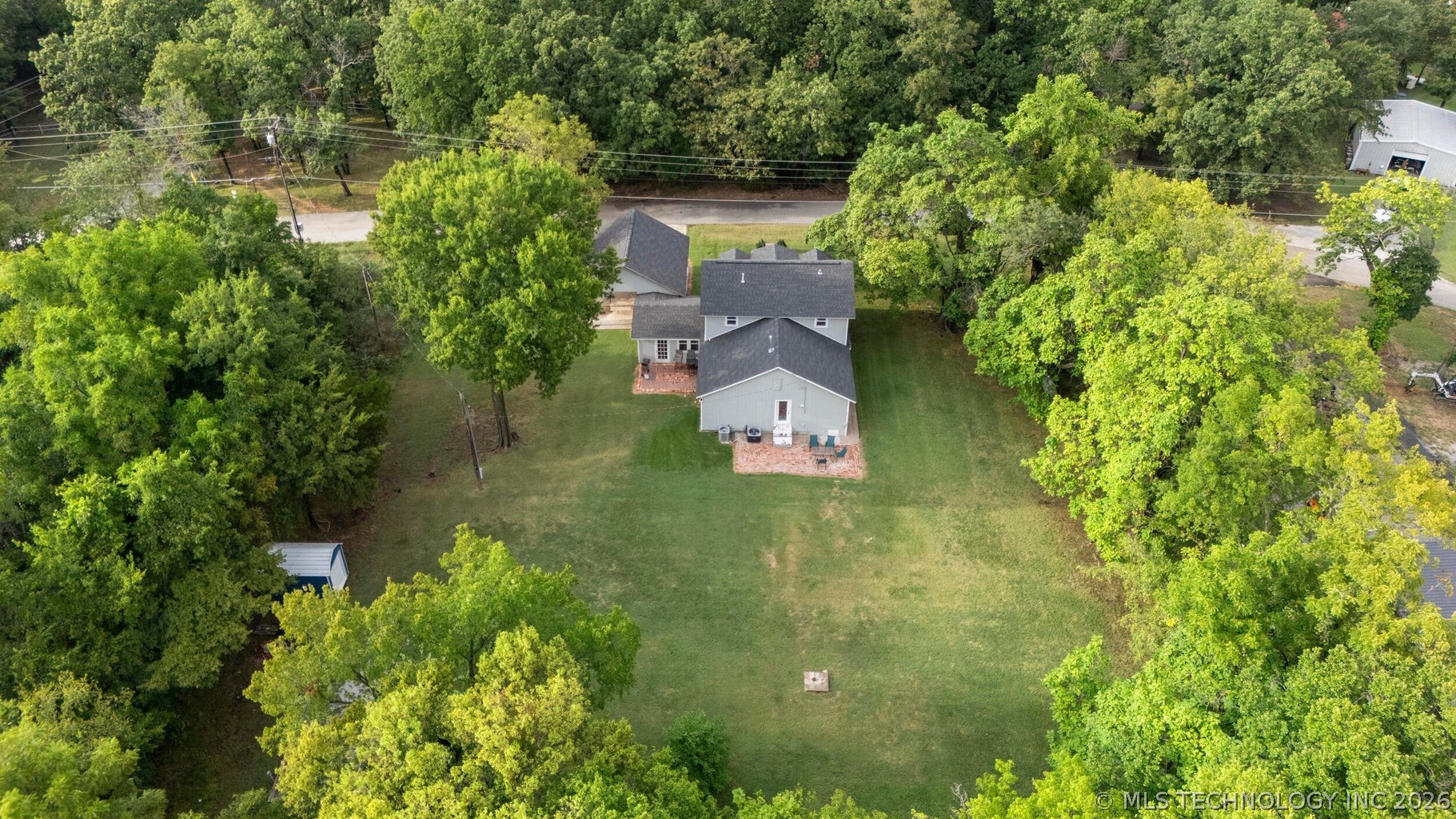 450521 Lake Shore Drive Property Photo 52