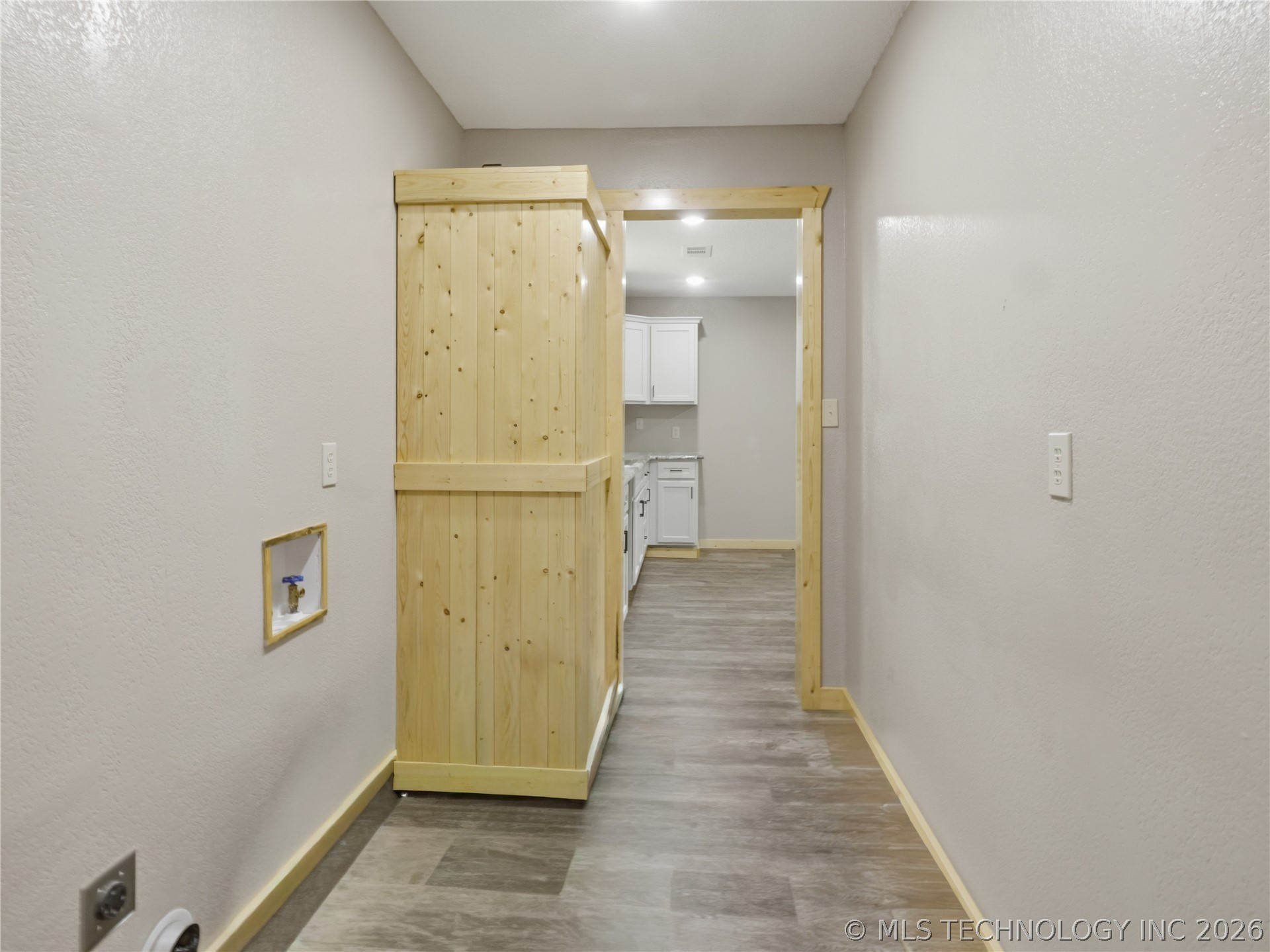 271 E 2nd Property Photo 8