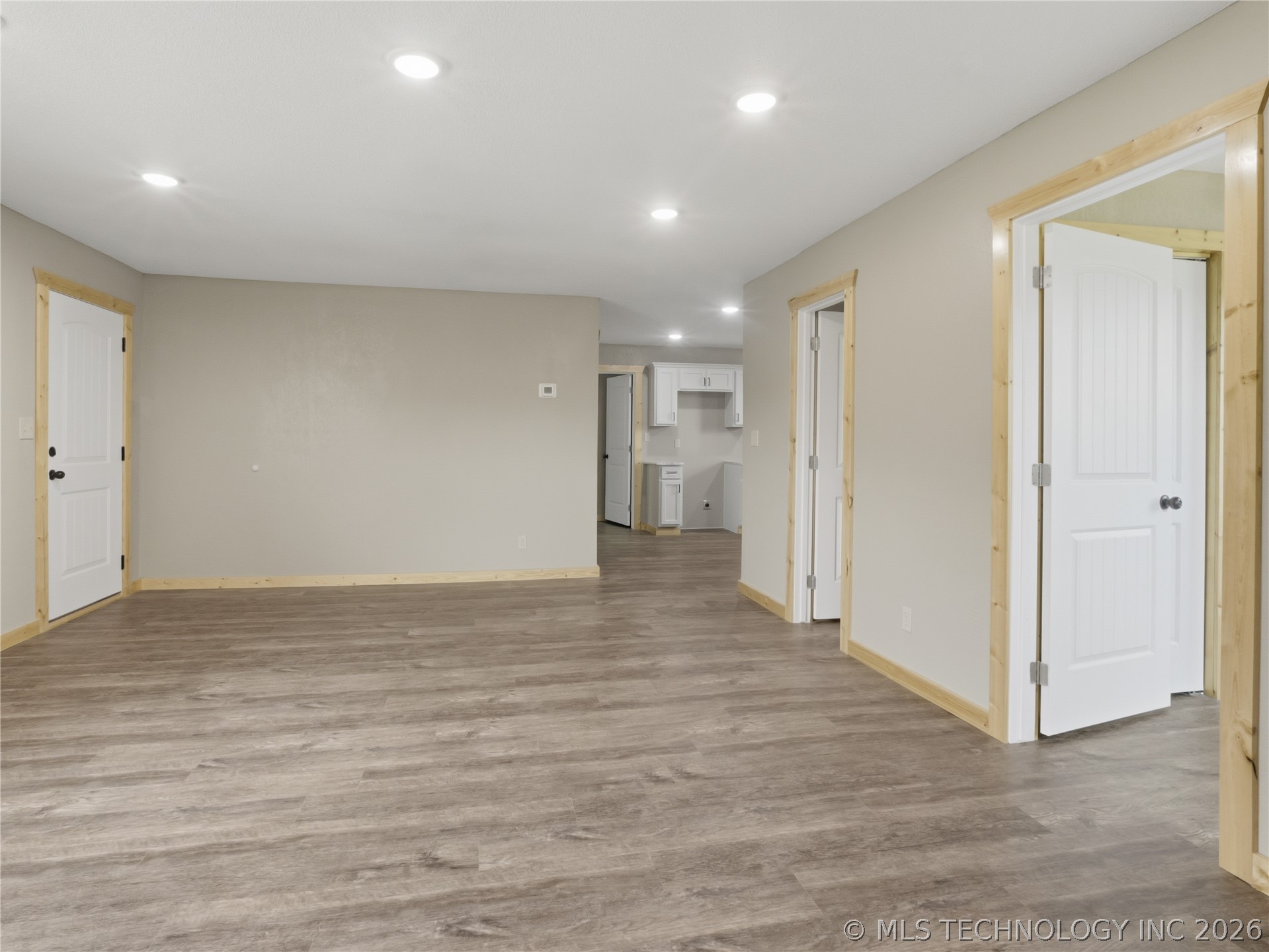 271 E 2nd Property Photo 11