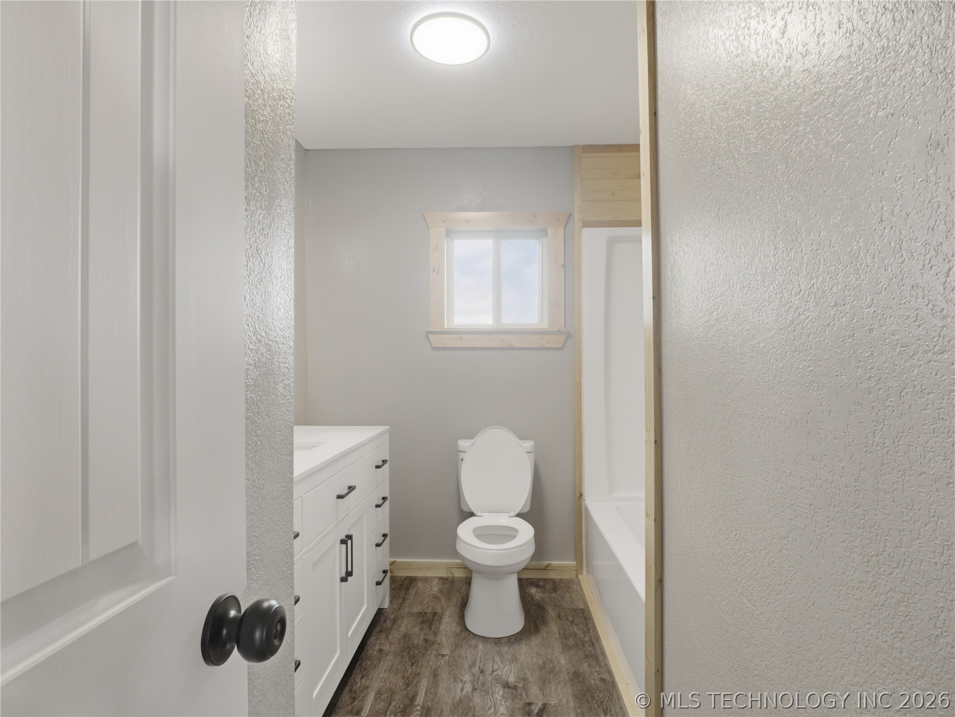 271 E 2nd Property Photo 14