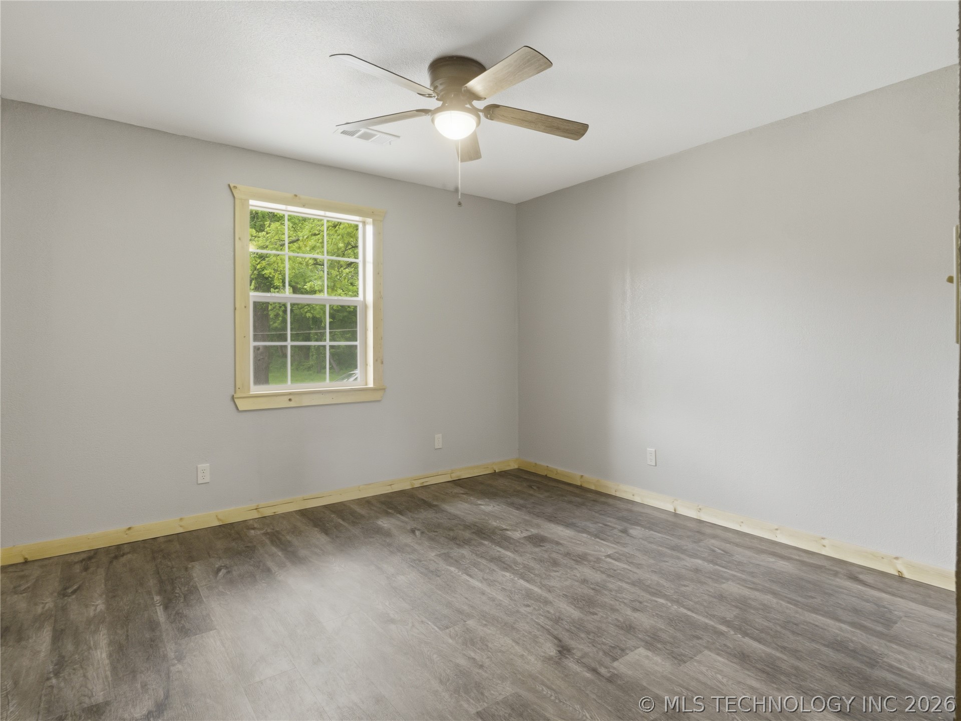 271 E 2nd Property Photo 18