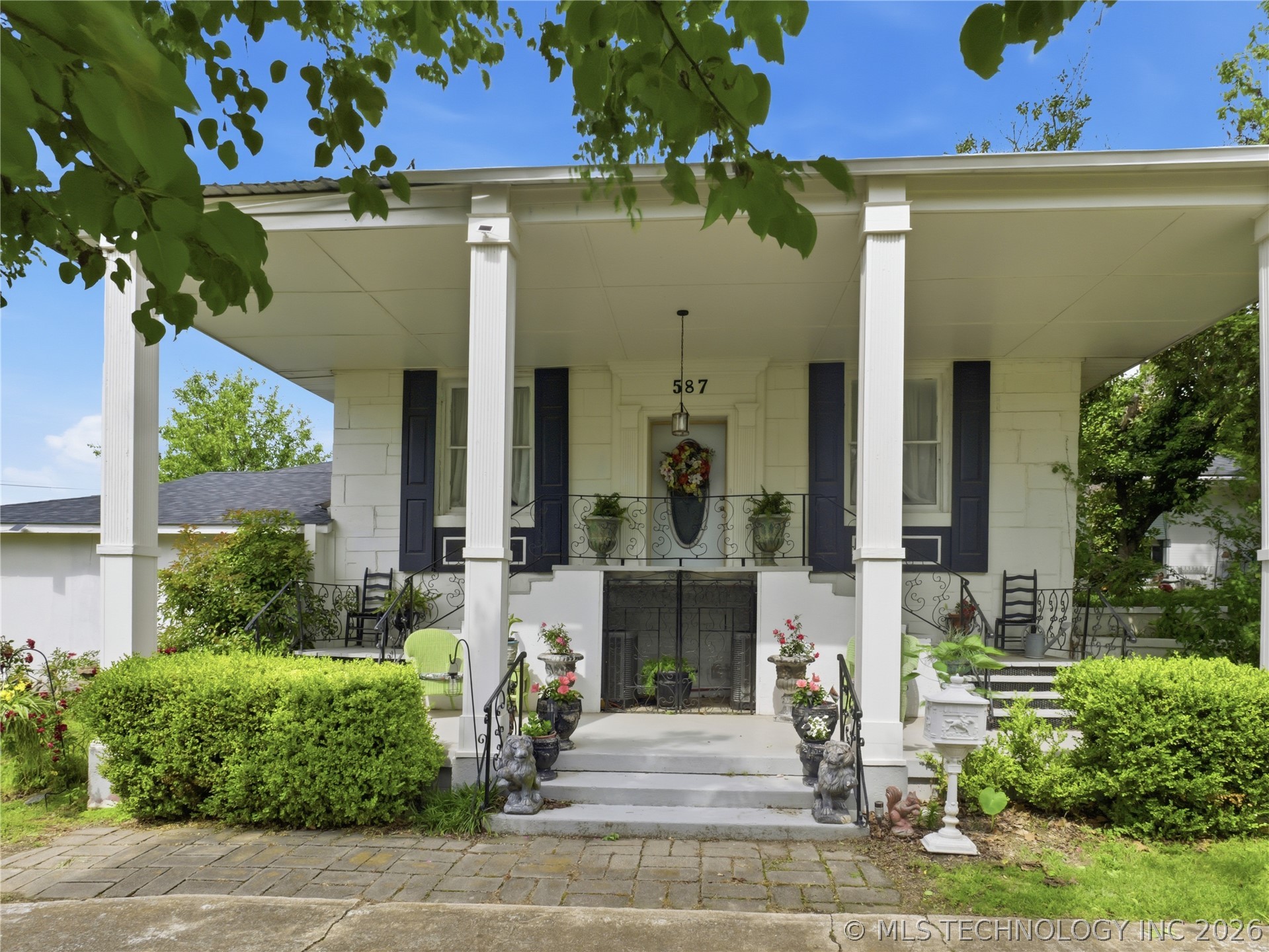 587 S Montana Property Photo 1