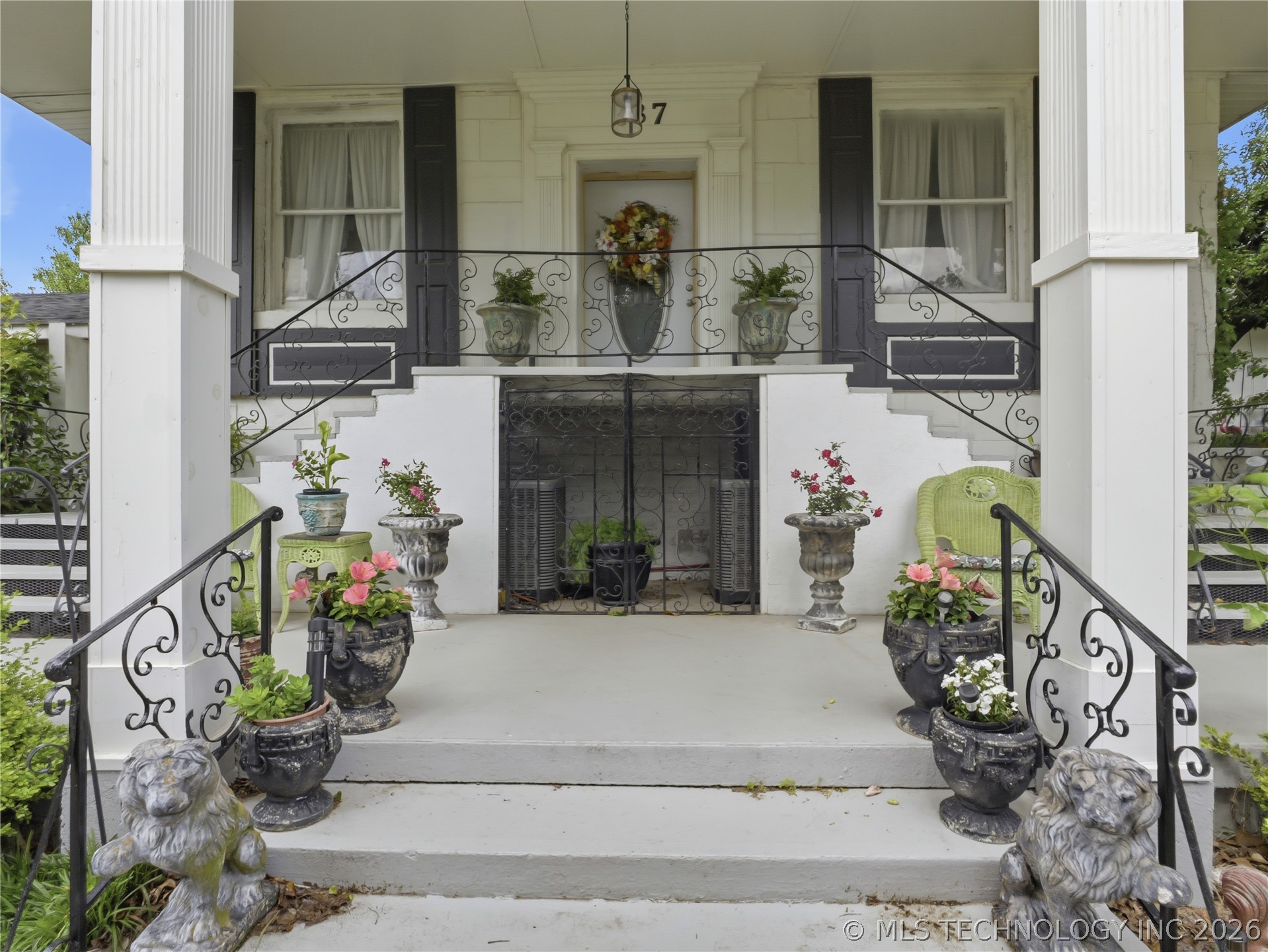587 S Montana Property Photo 4